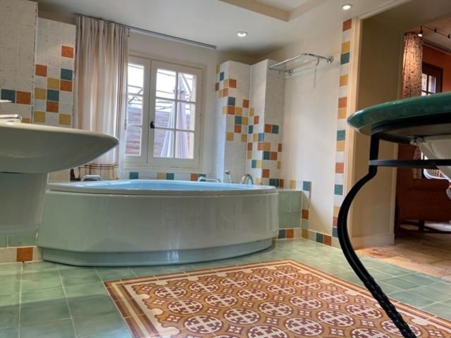 Deluxe Room (2 Adults + 1 Child)