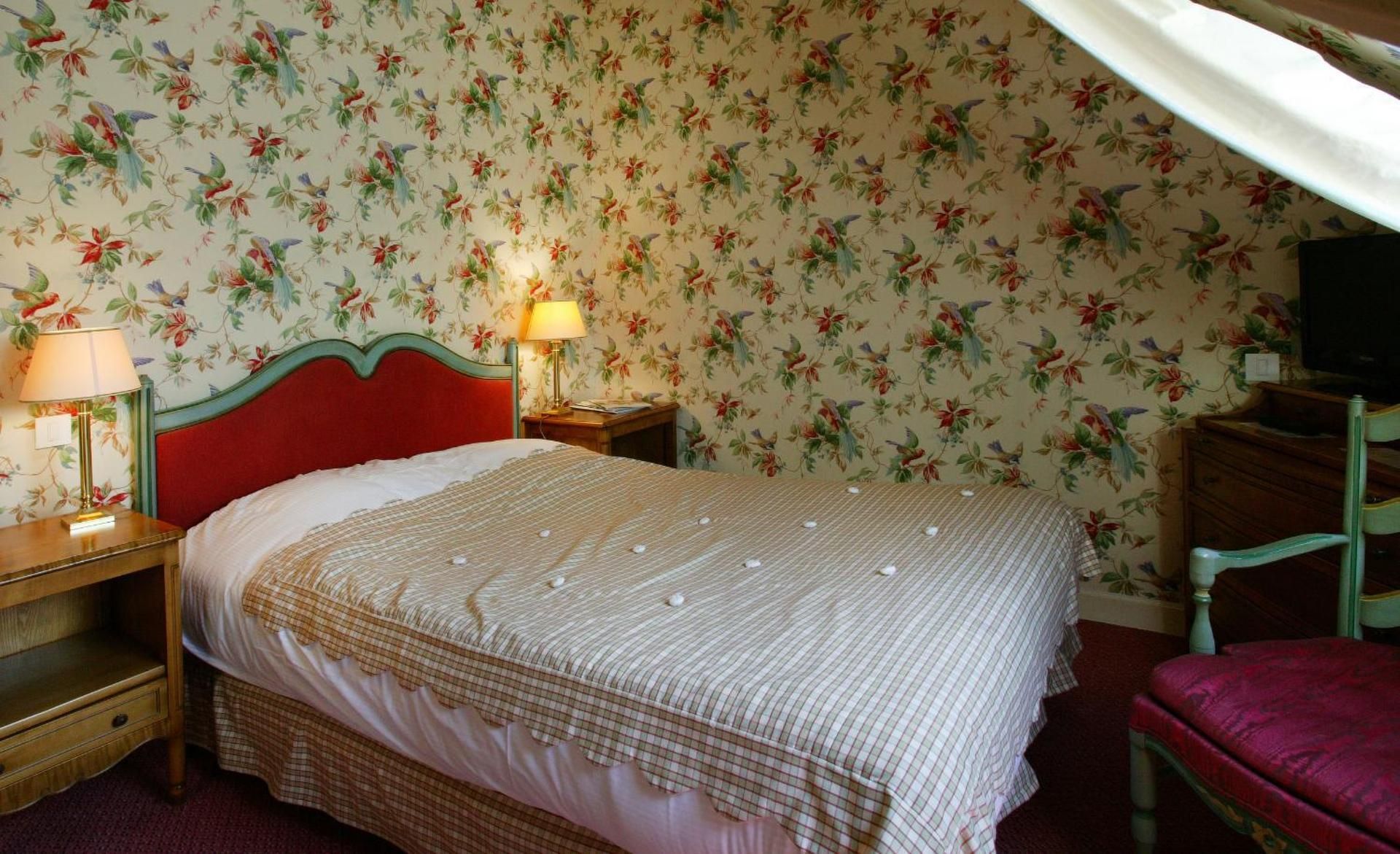 Single Room With Private Bathroom