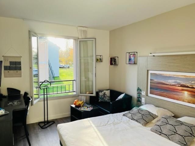 Apartment with Garden View
