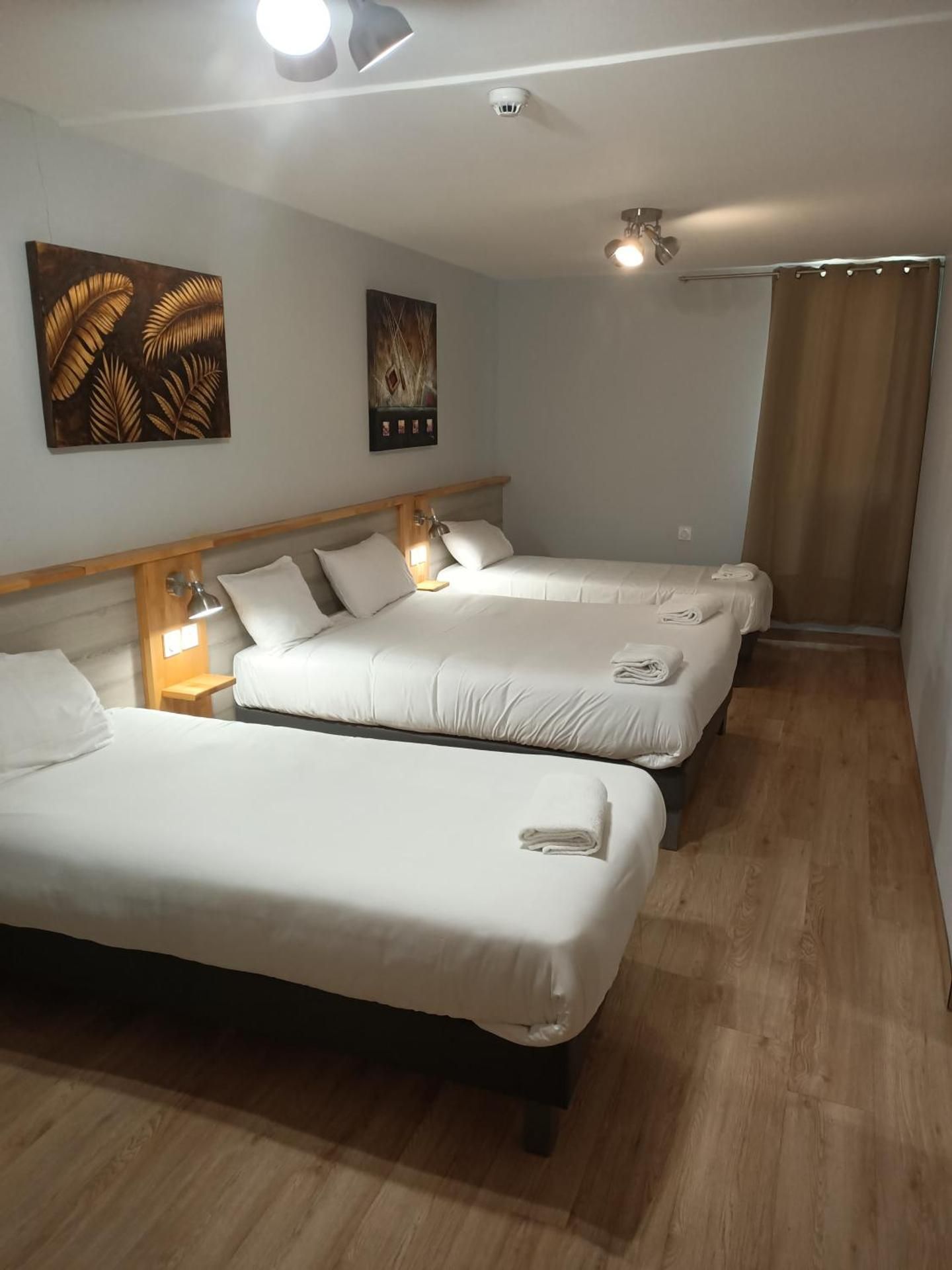Family Room (2 Adults + 2 Children)