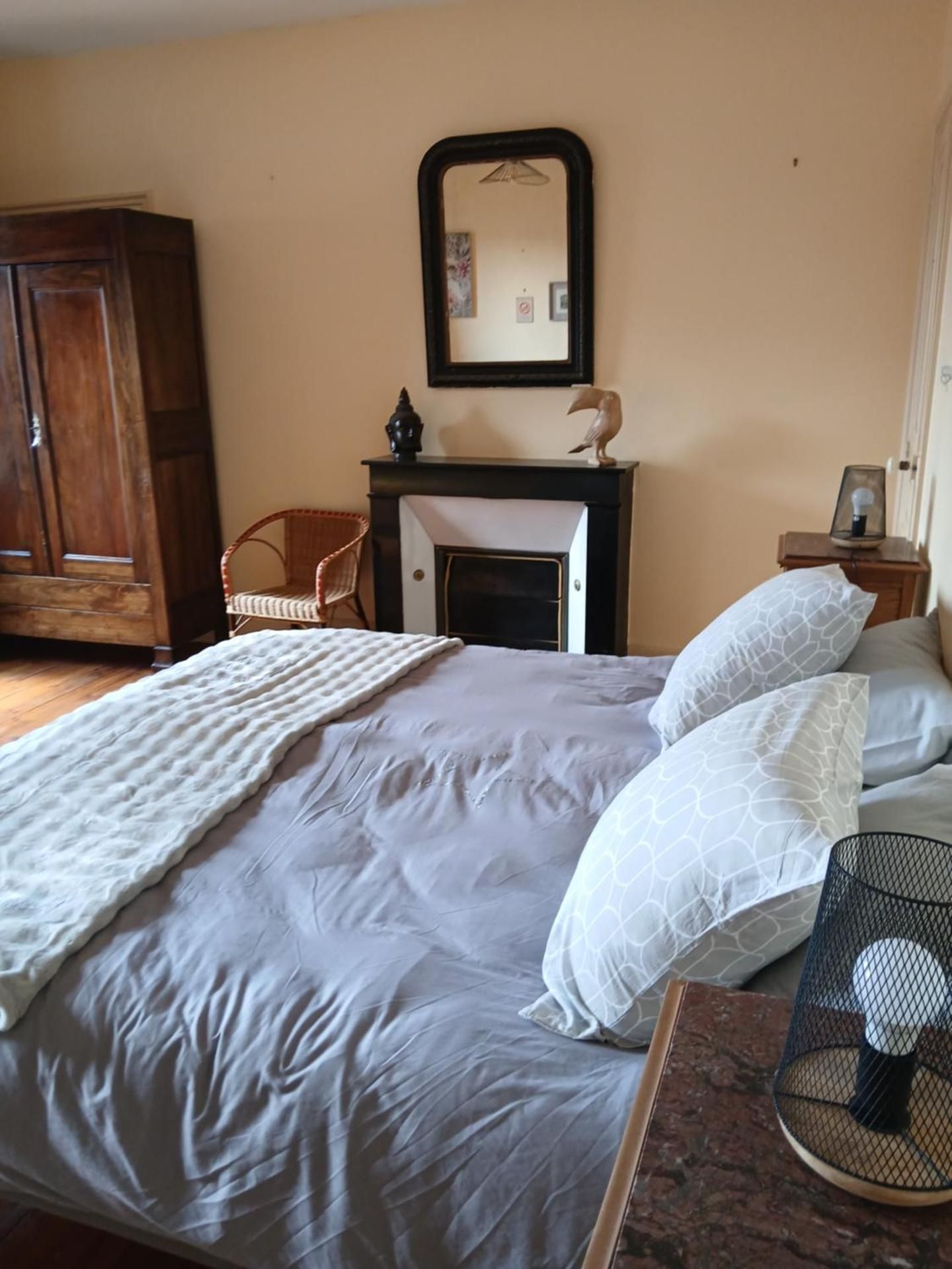 Deluxe Double Room (2 Adults + 1 Child)