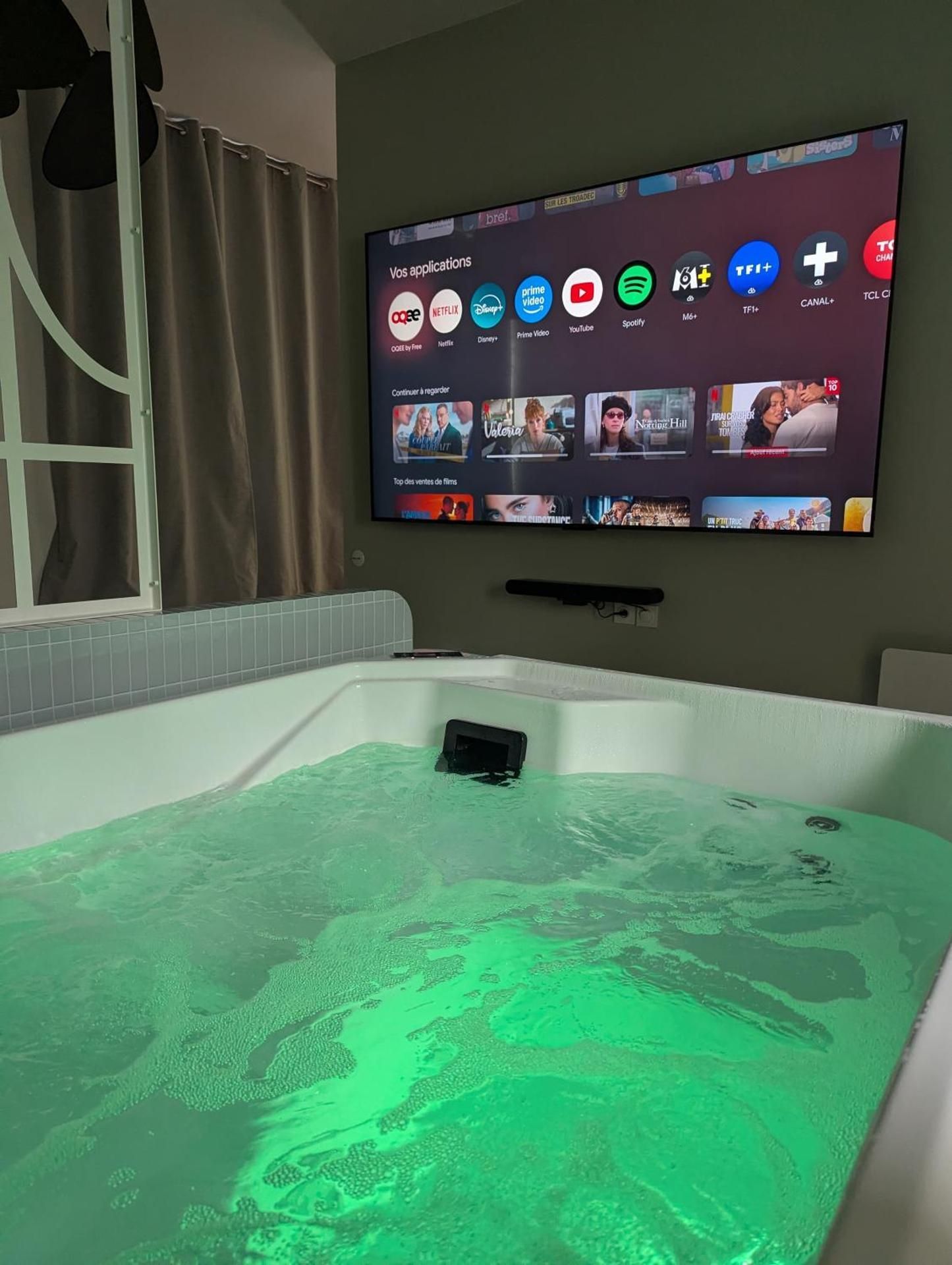 Deluxe Suite with Spa Bath