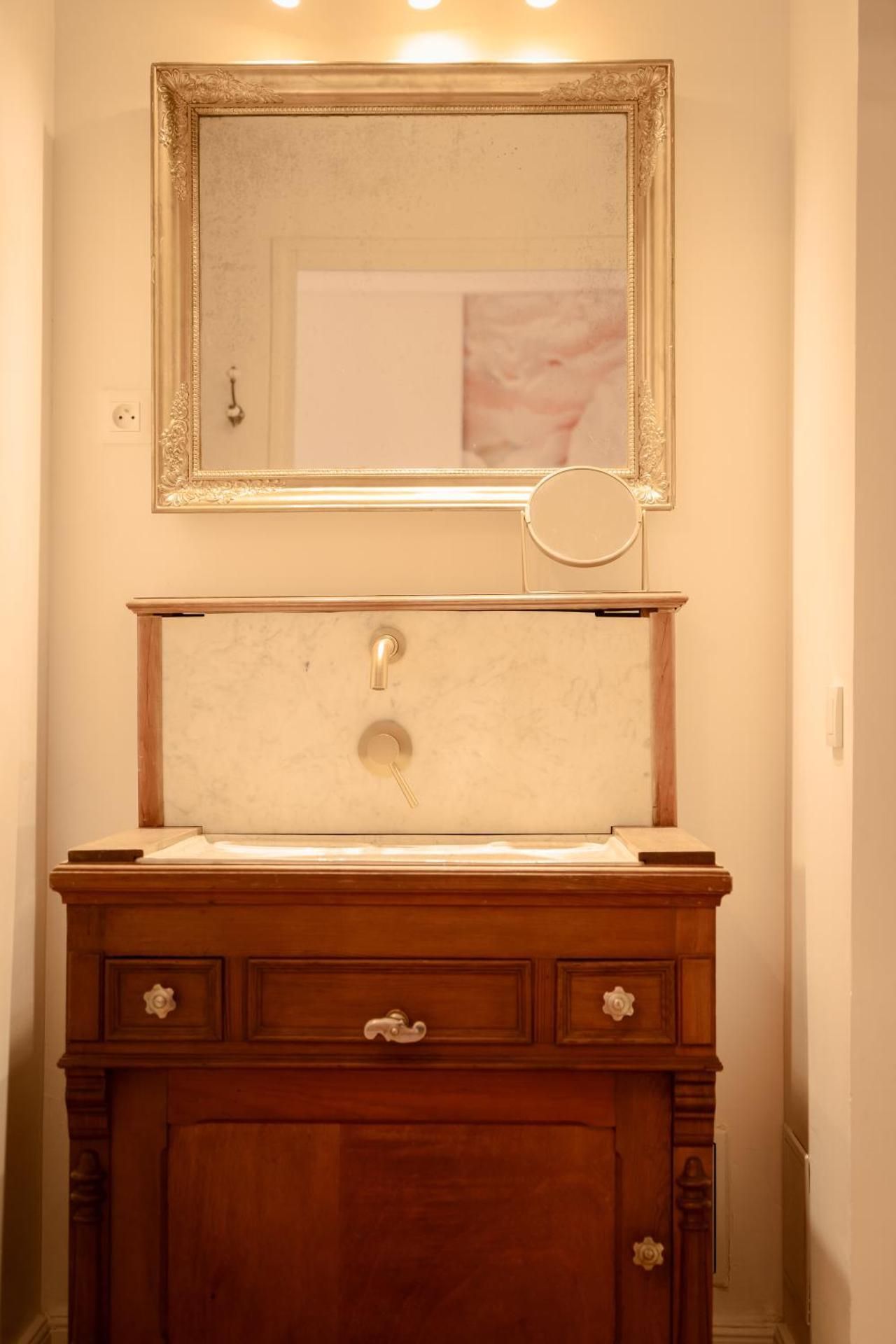 Deluxe King Suite