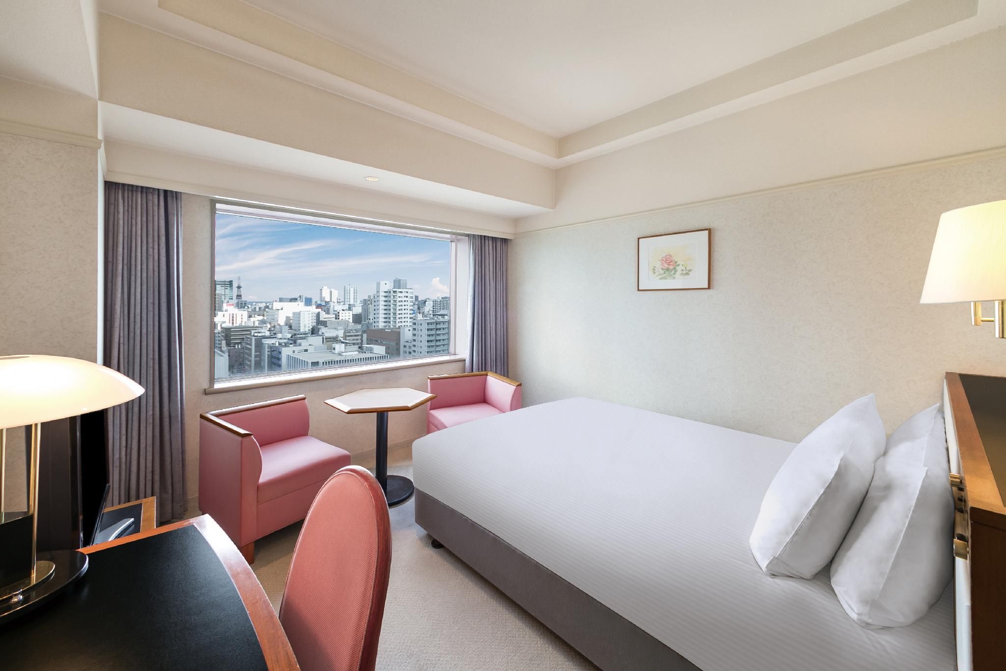 Classic Room with 1 king bed, City side