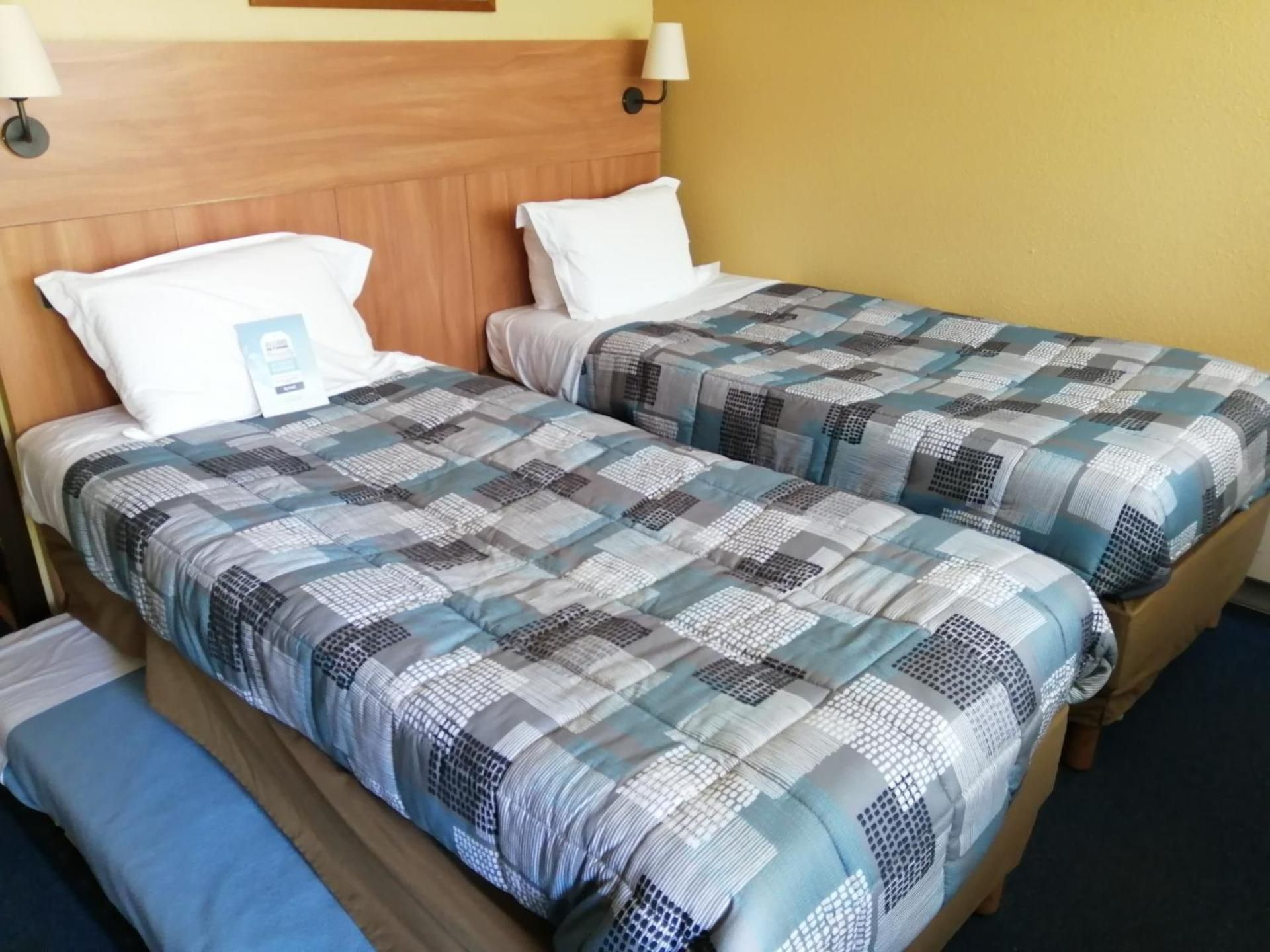 Triple Room with 2 Single Bed and 1 Junior Bed