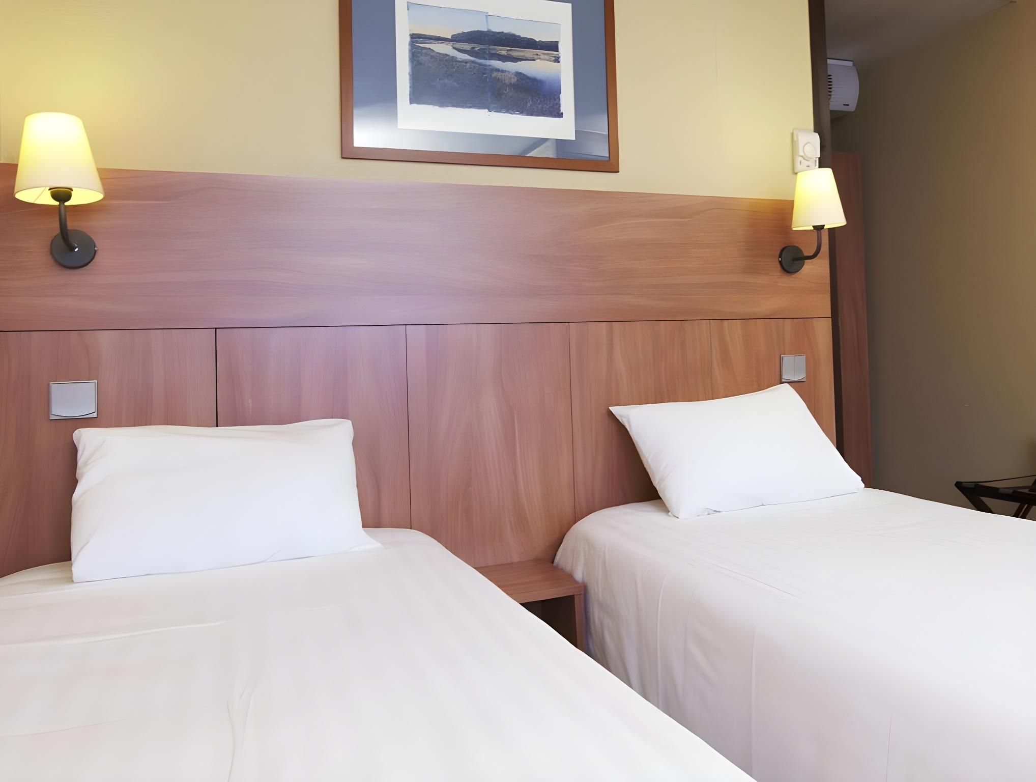 Twin Room - 2 single Beds & 1 child extra bed