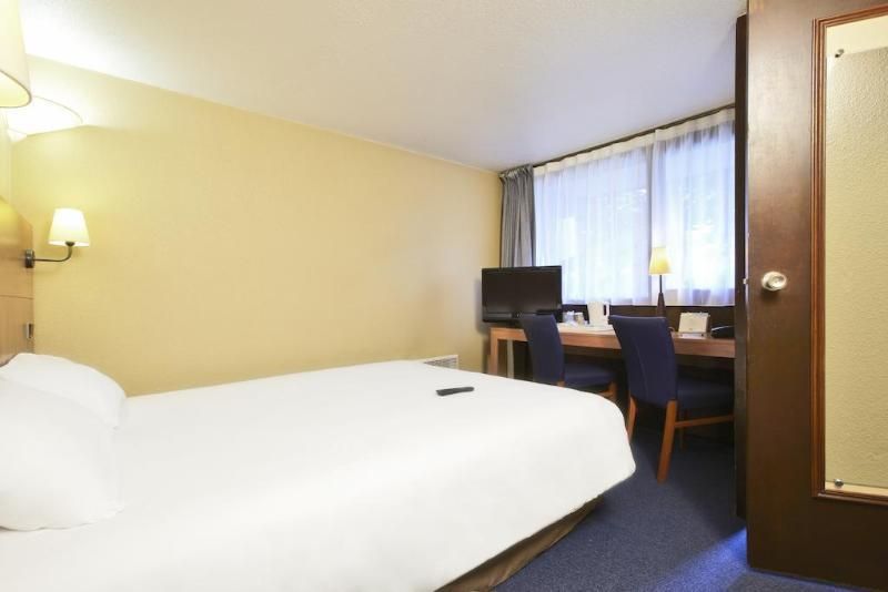 Standard Room - 1 Double Bed 1 Junior Bed up to 10 years