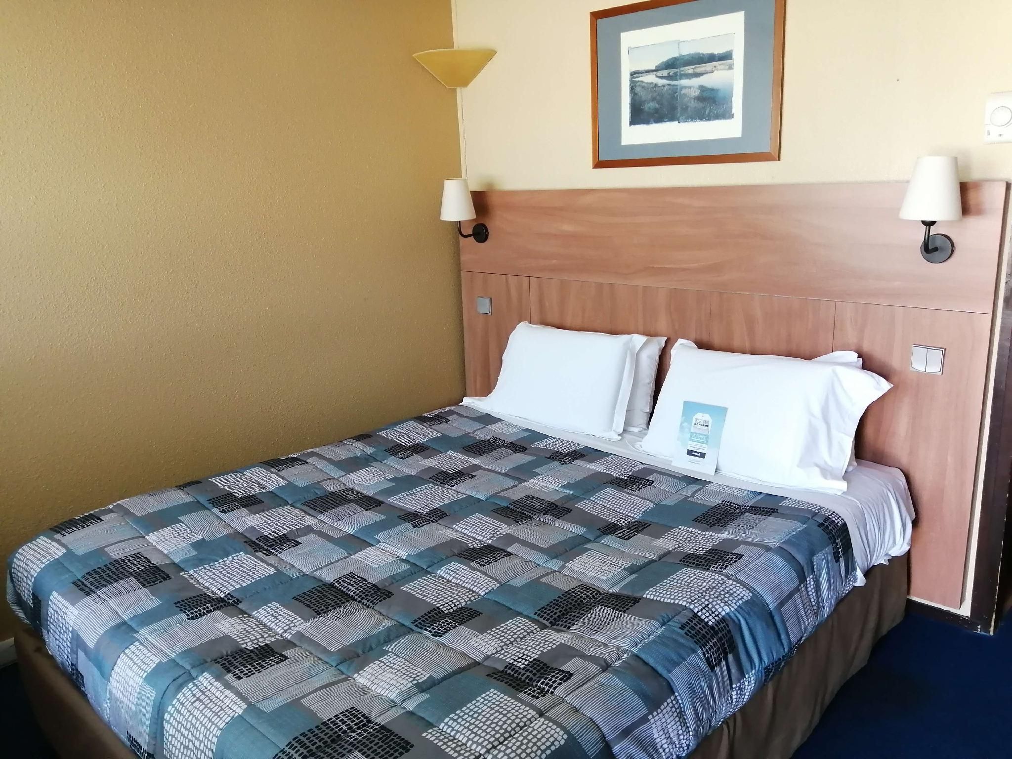 Standard Room - 1 Double Bed 1 Junior Bed up to 10 years