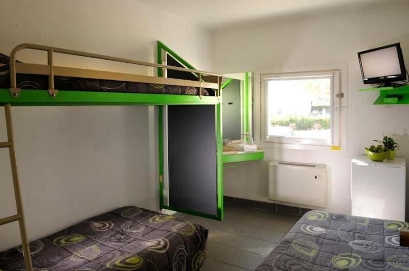 Triple Room with Shared Bathroom