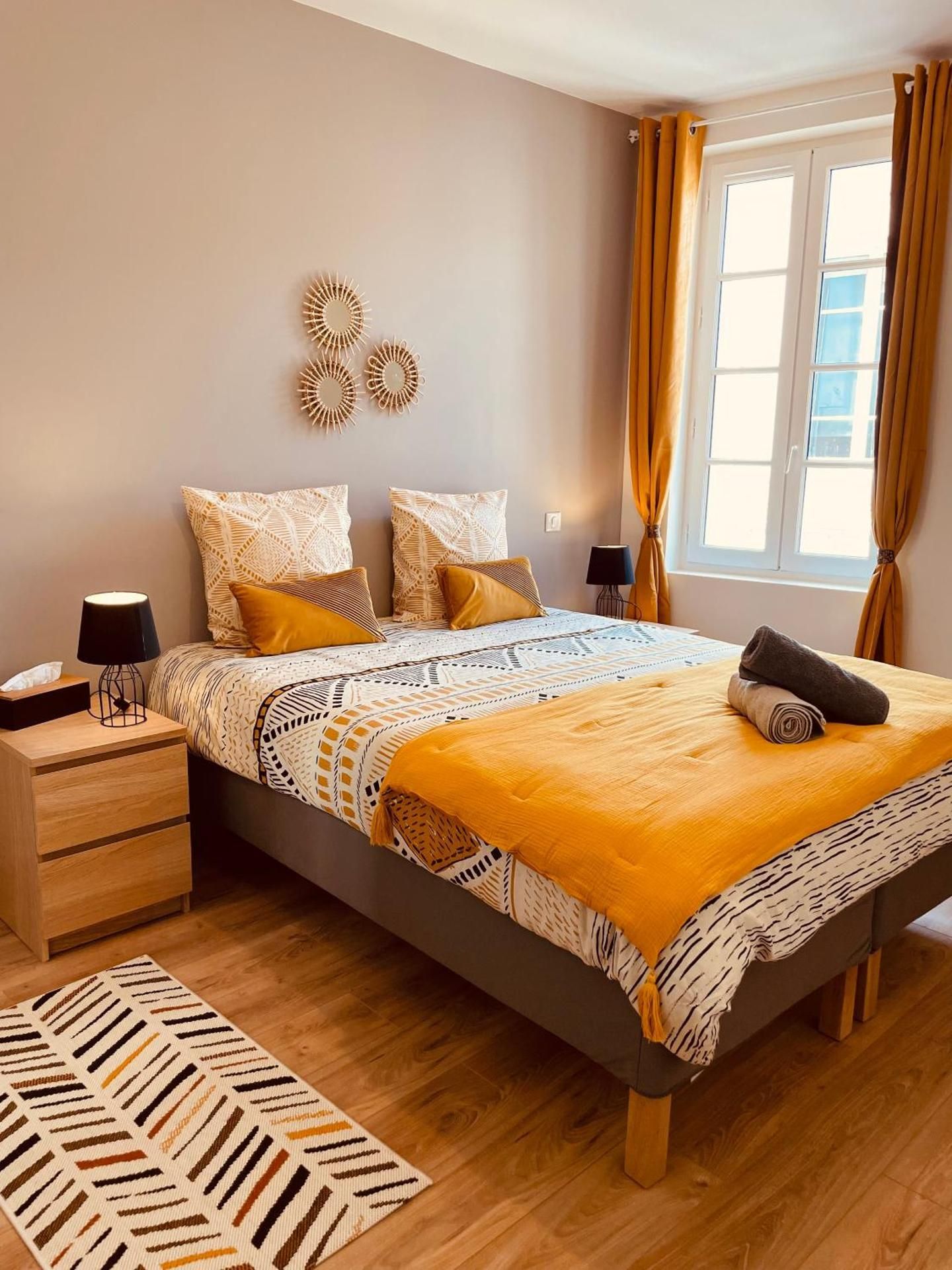 DELUXE APARTMENT