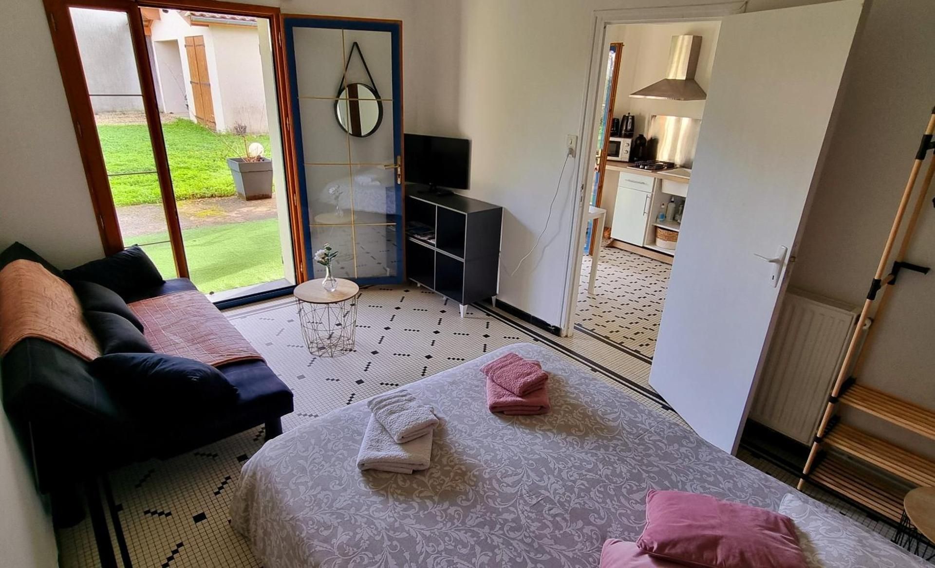 One-Bedroom Apartment