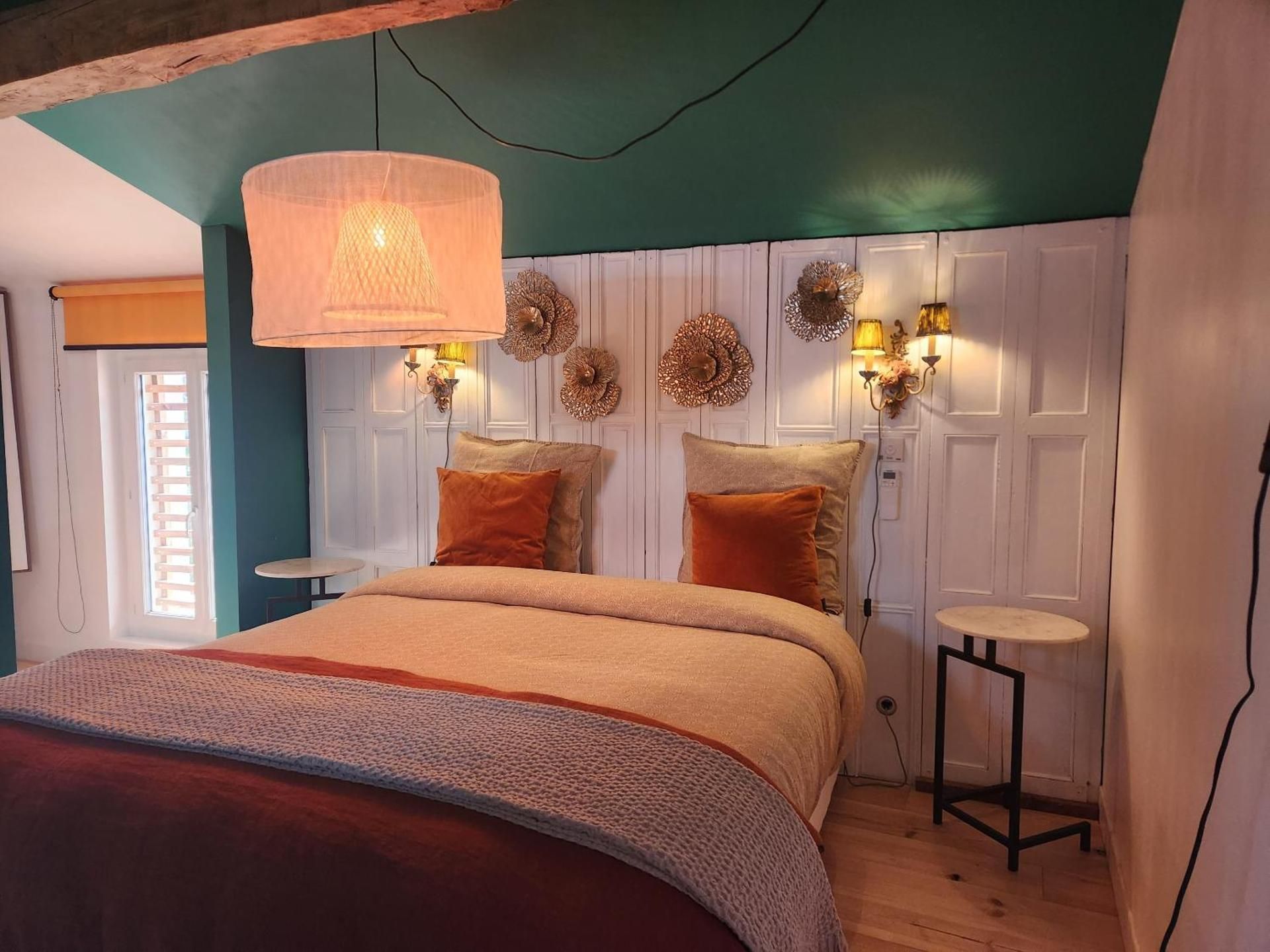 Deluxe Two-Bedroom Apartment with Garden View