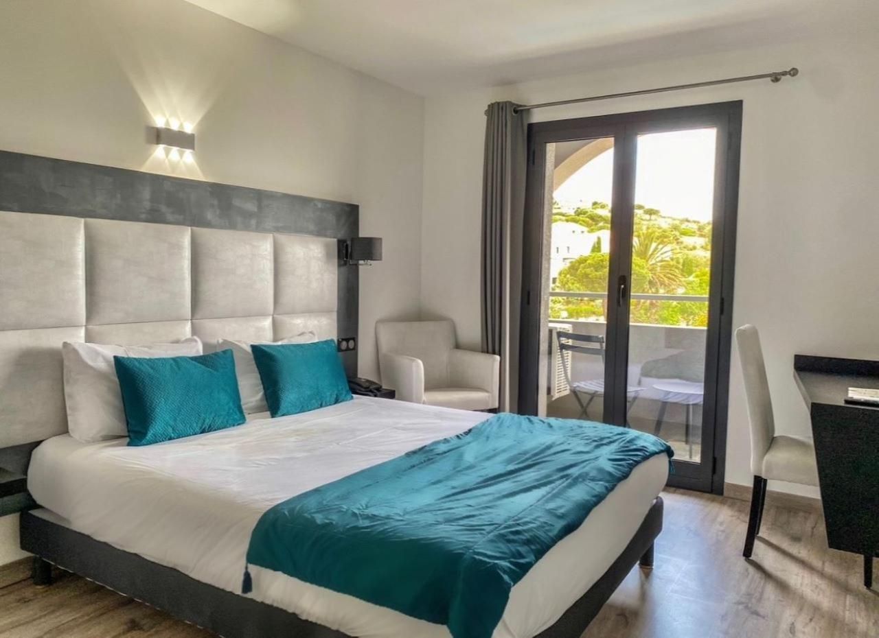 Double Room with Pool View