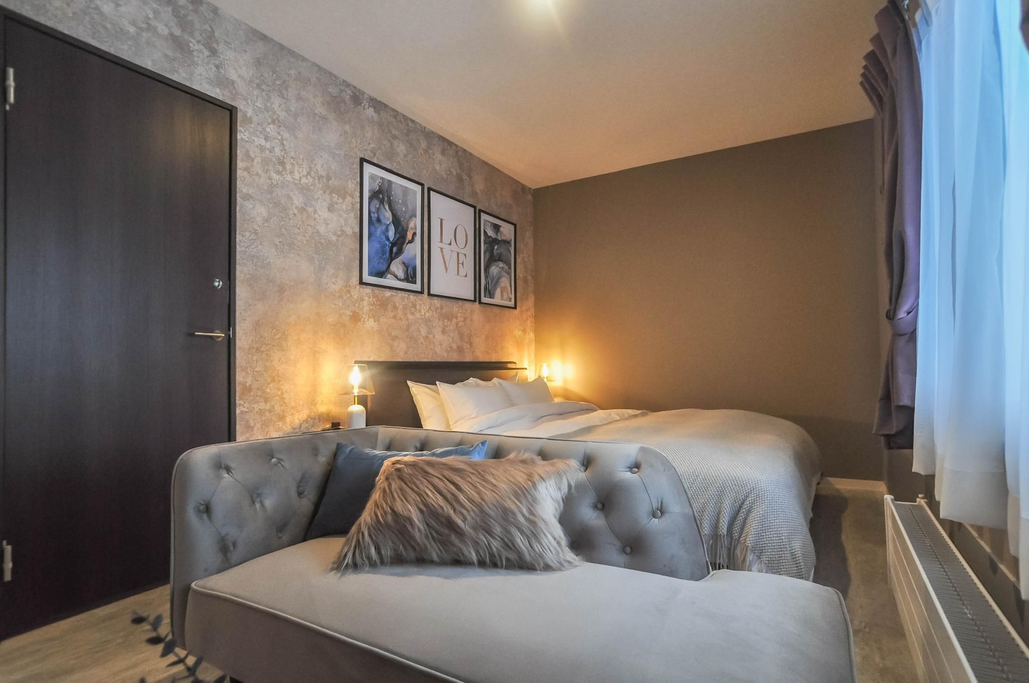 Room with Queen Bed