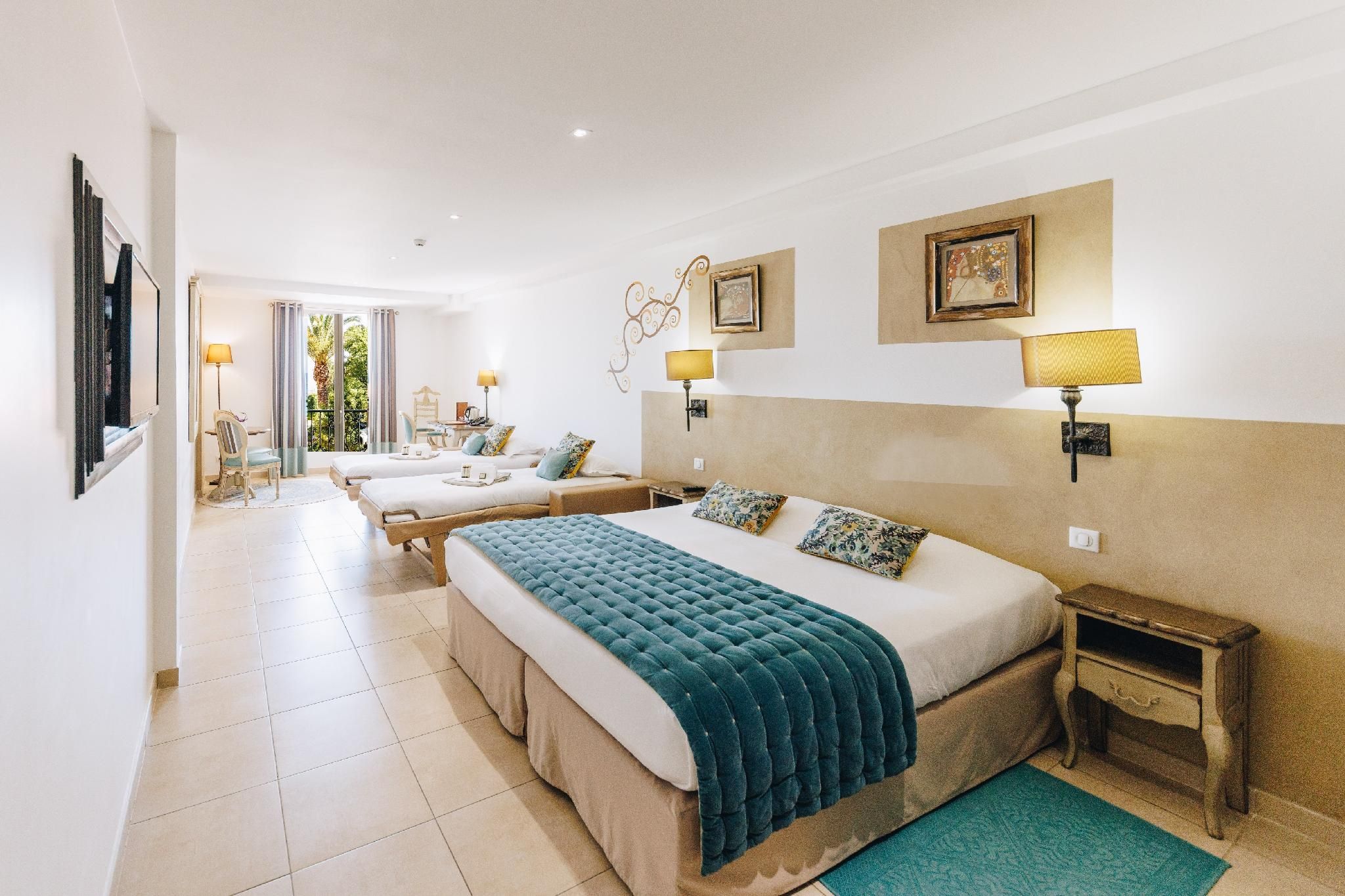 Partial Sea View Family Room