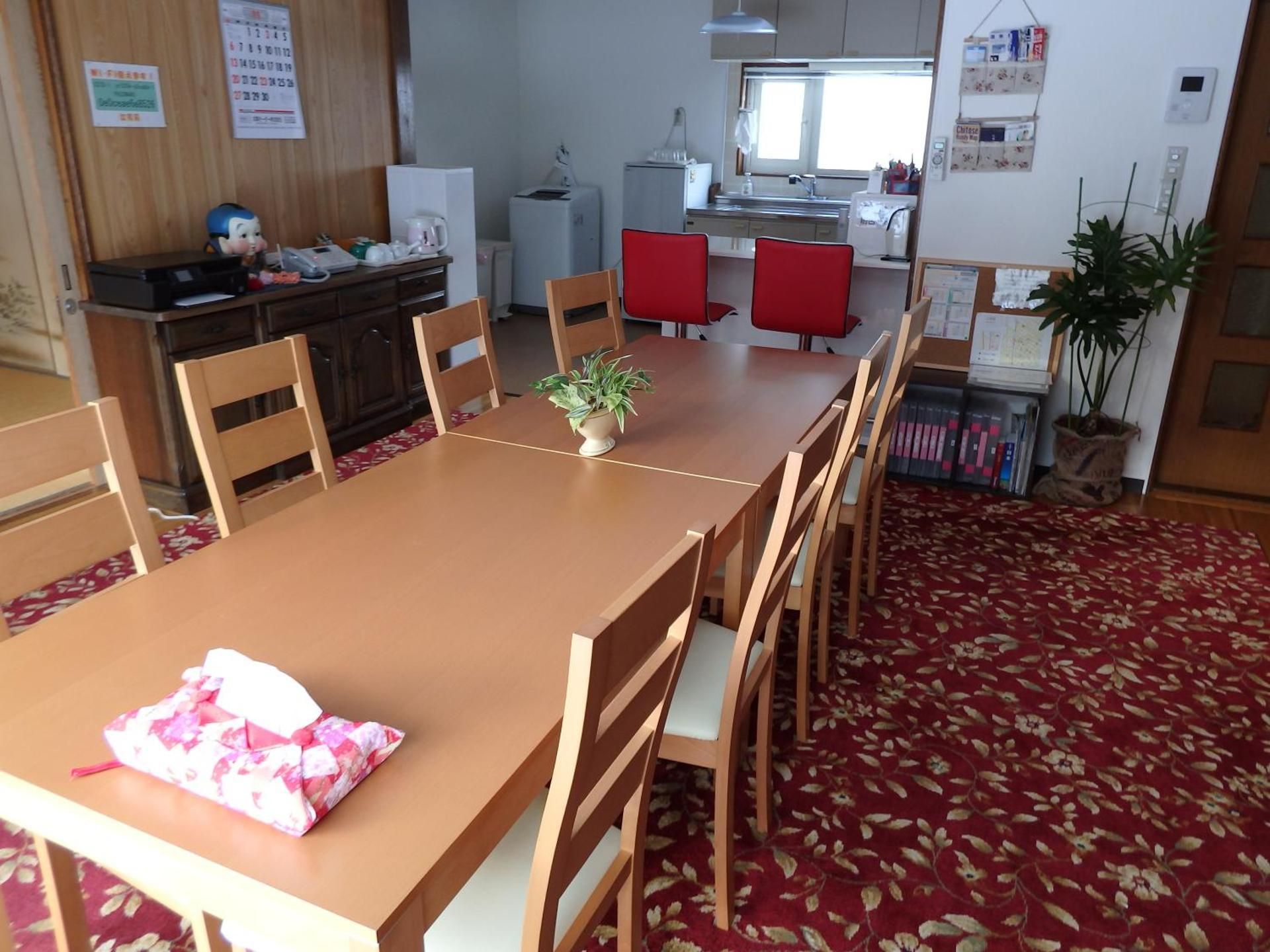 shared lounge/tv area