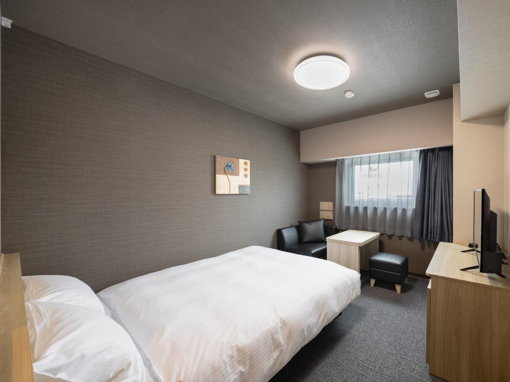 Semi Double Room - Non-Smoking