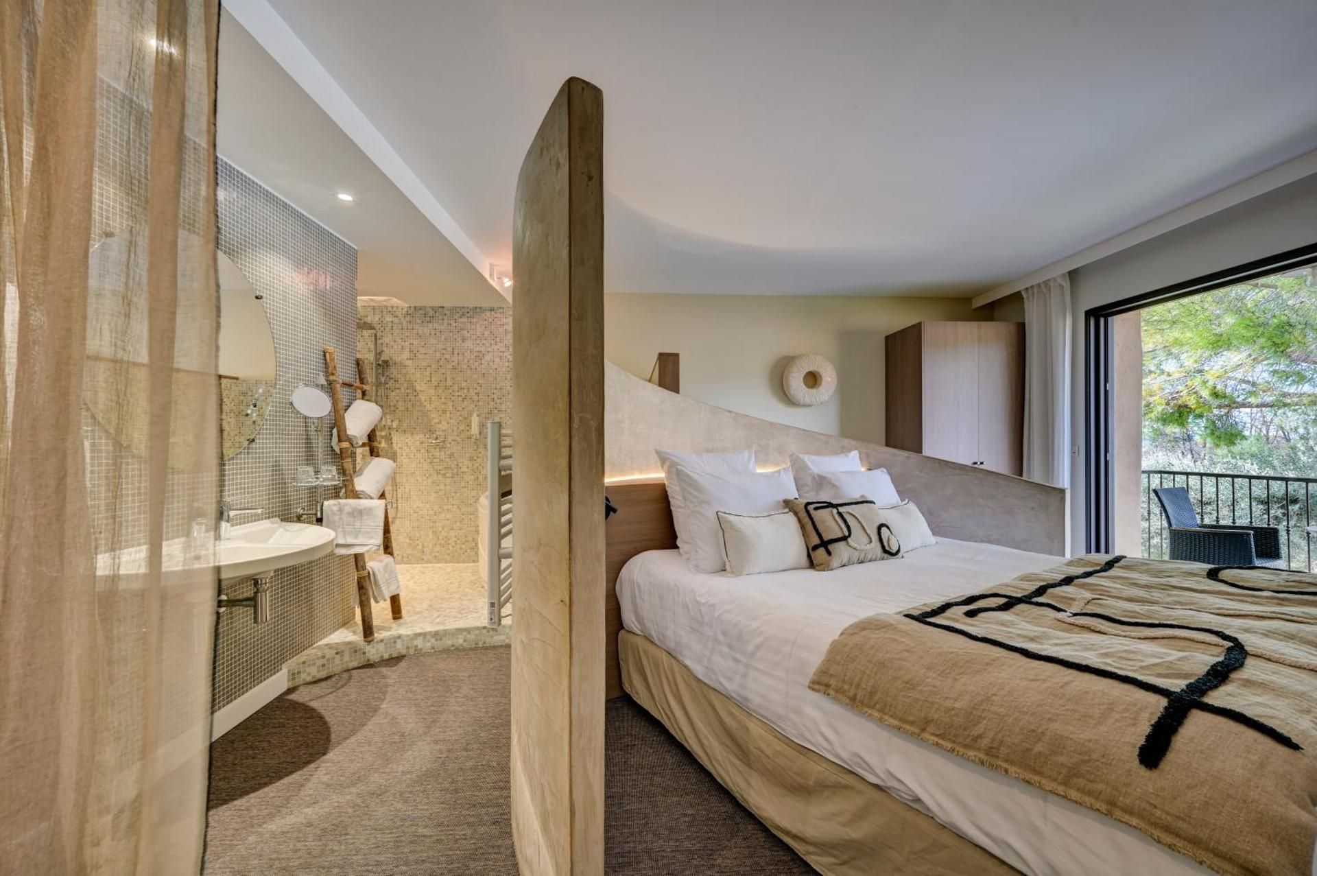 Theme room