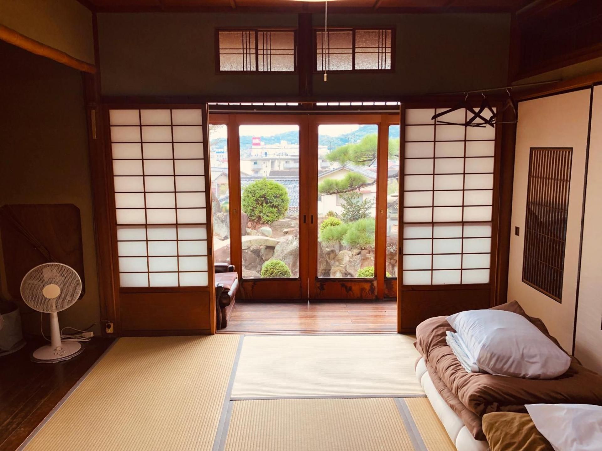 Standard Twin Room with Shared Bathroom