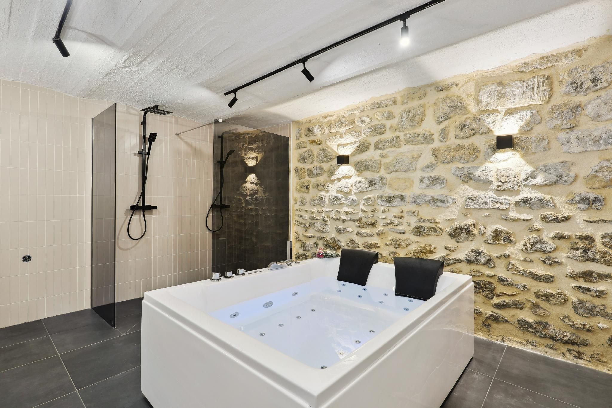 Apartment-Ensuite with Bath
