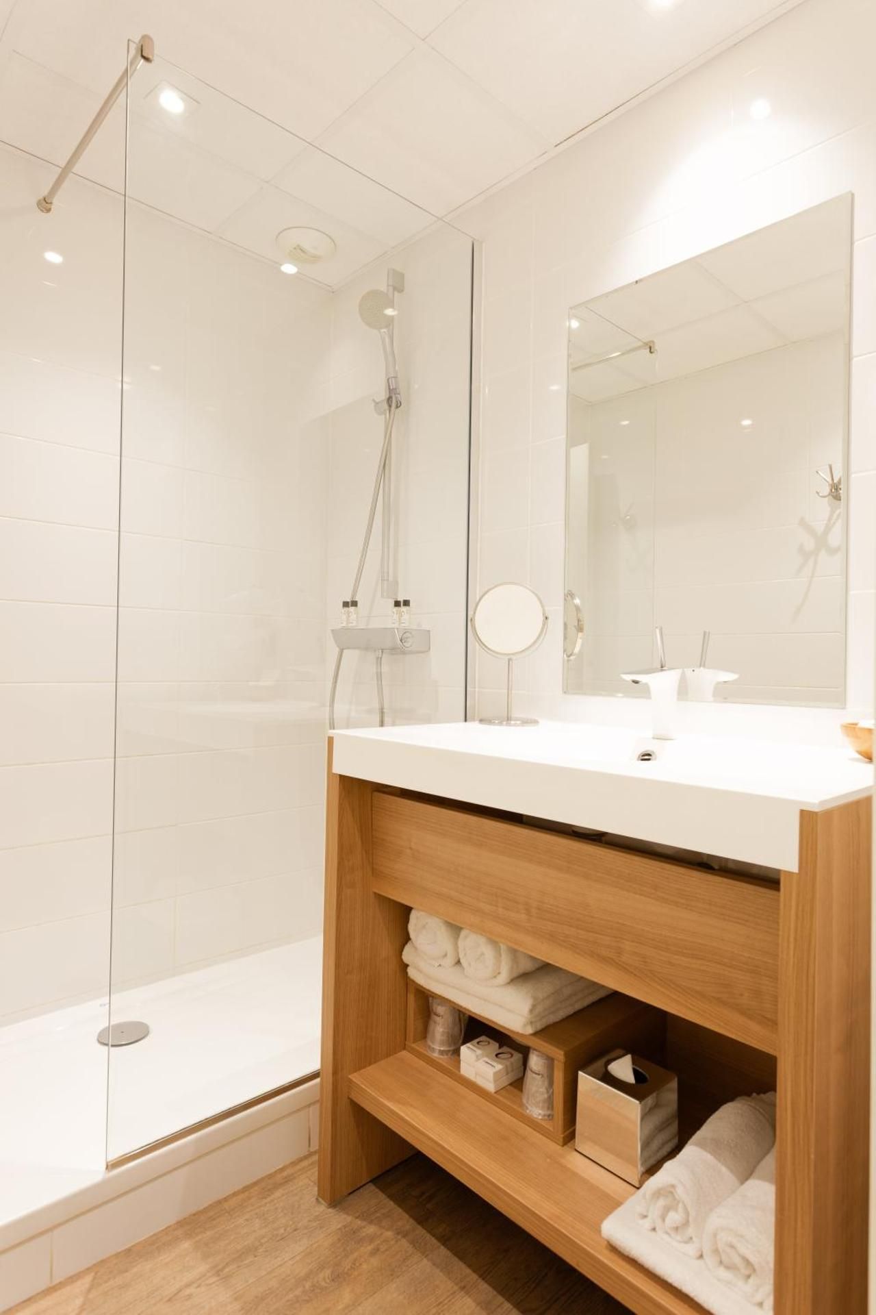 Premium Quadruple Room with pool view