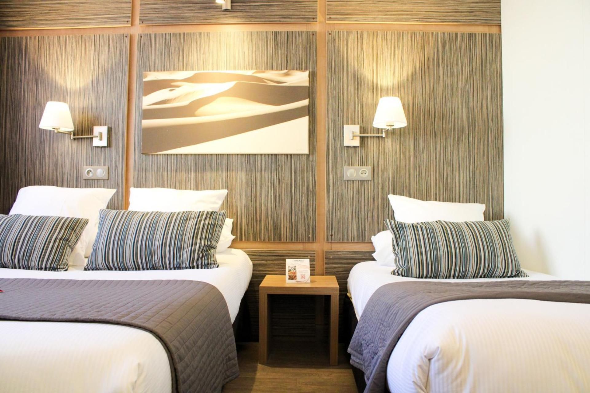 Standard Triple Room view court