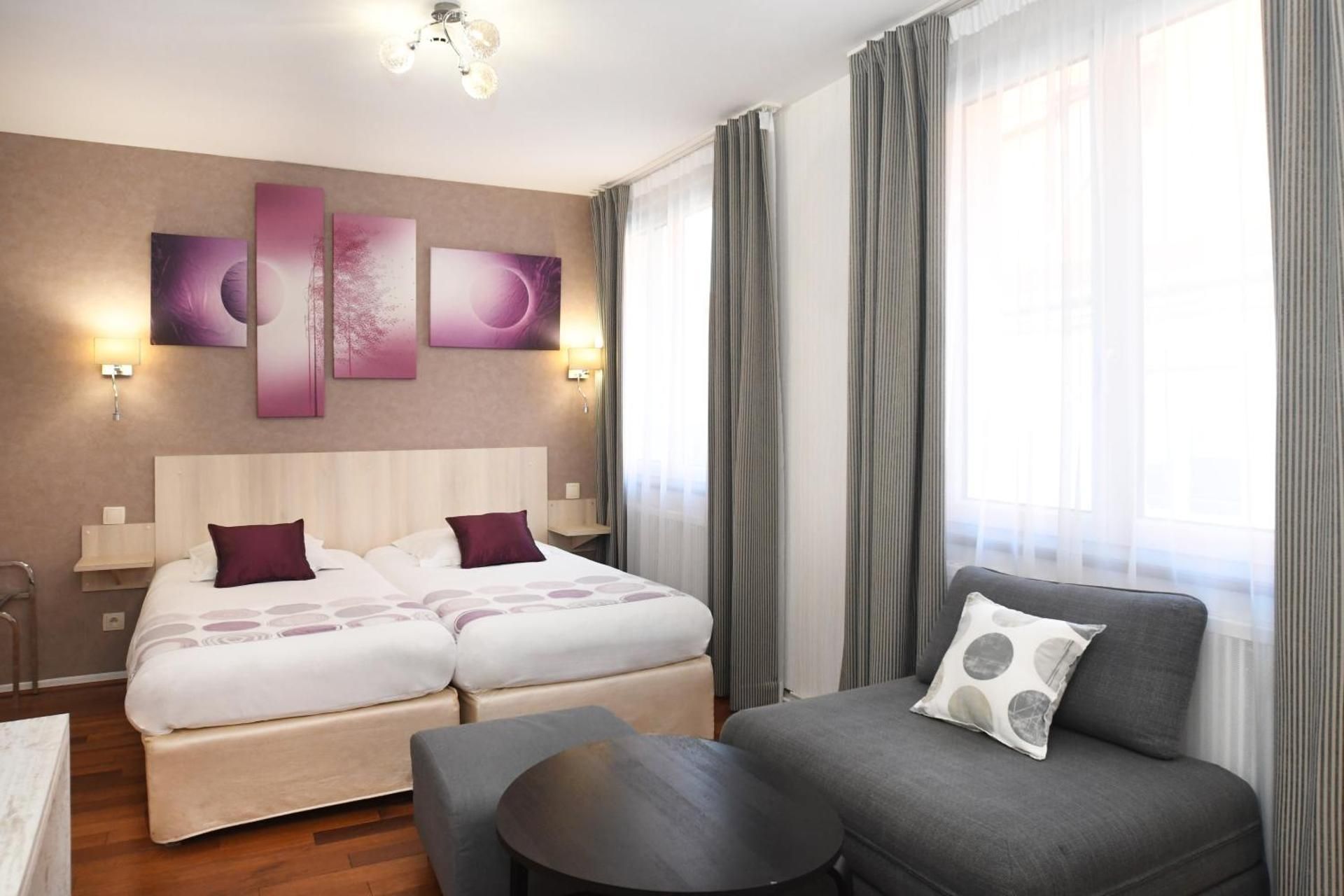 Family Room (3 - 4 Adults)