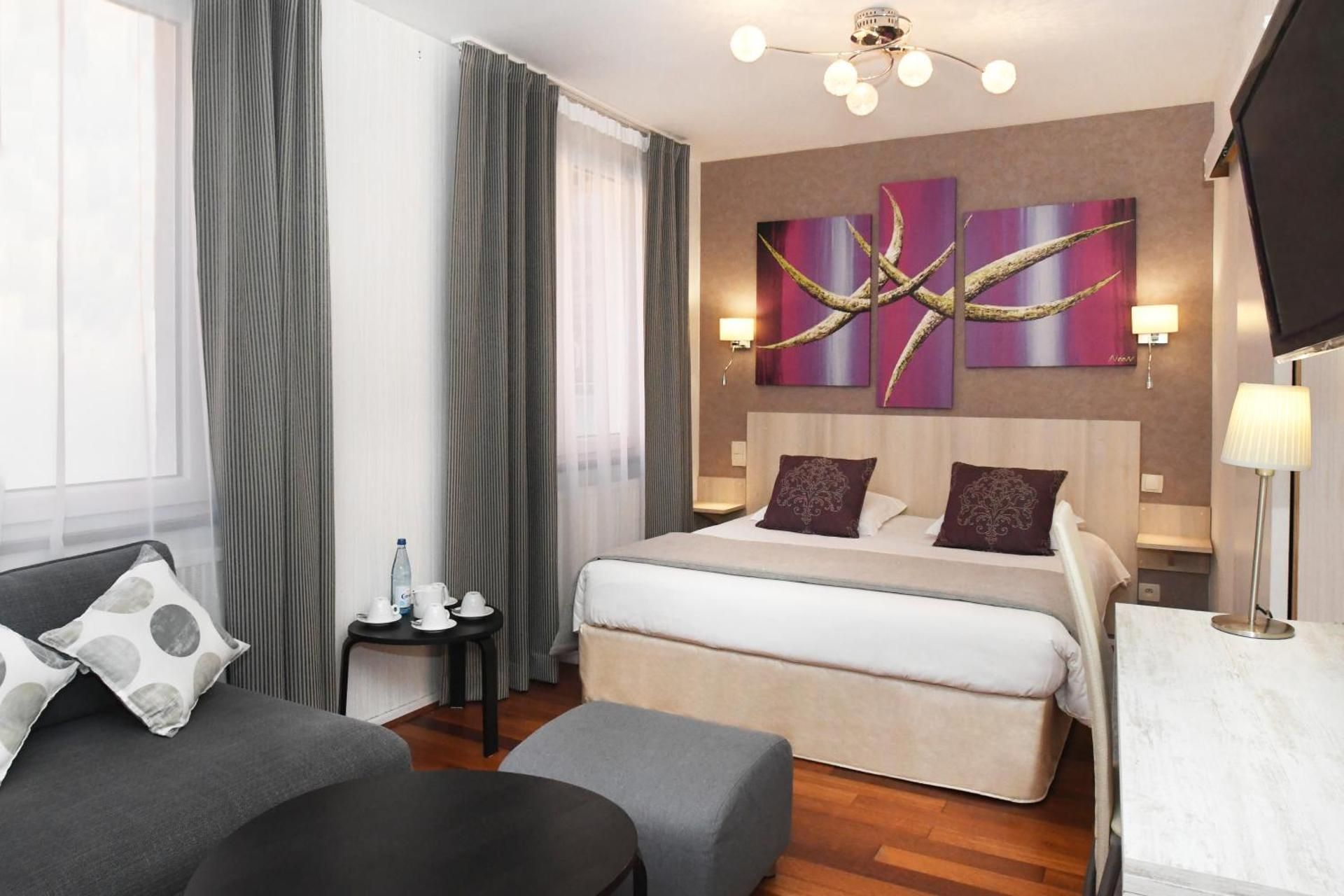 Family Room (3 - 4 Adults)