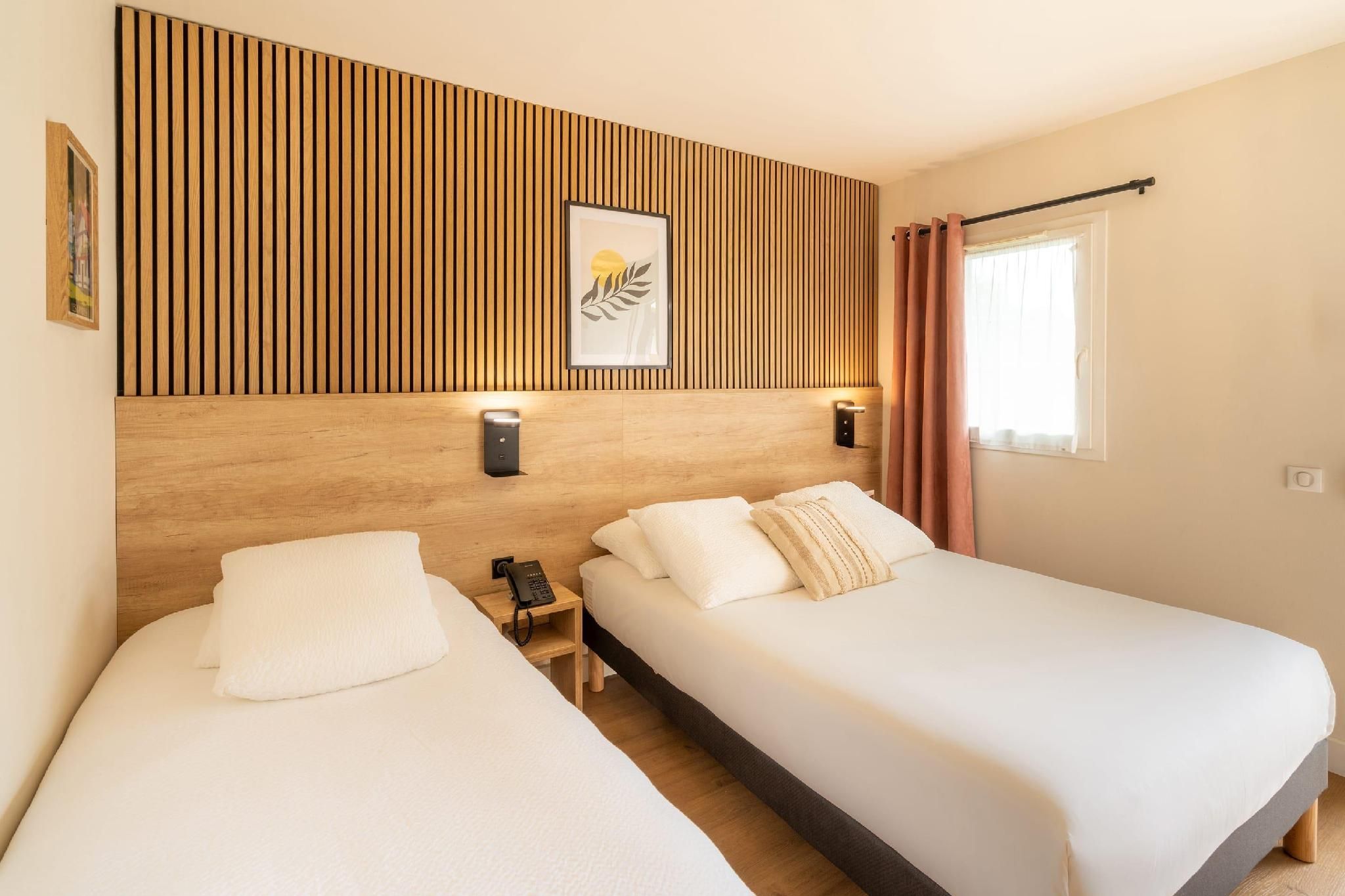 1 Queen Bed, Nonsmoking, Standard Room, Upper Floor