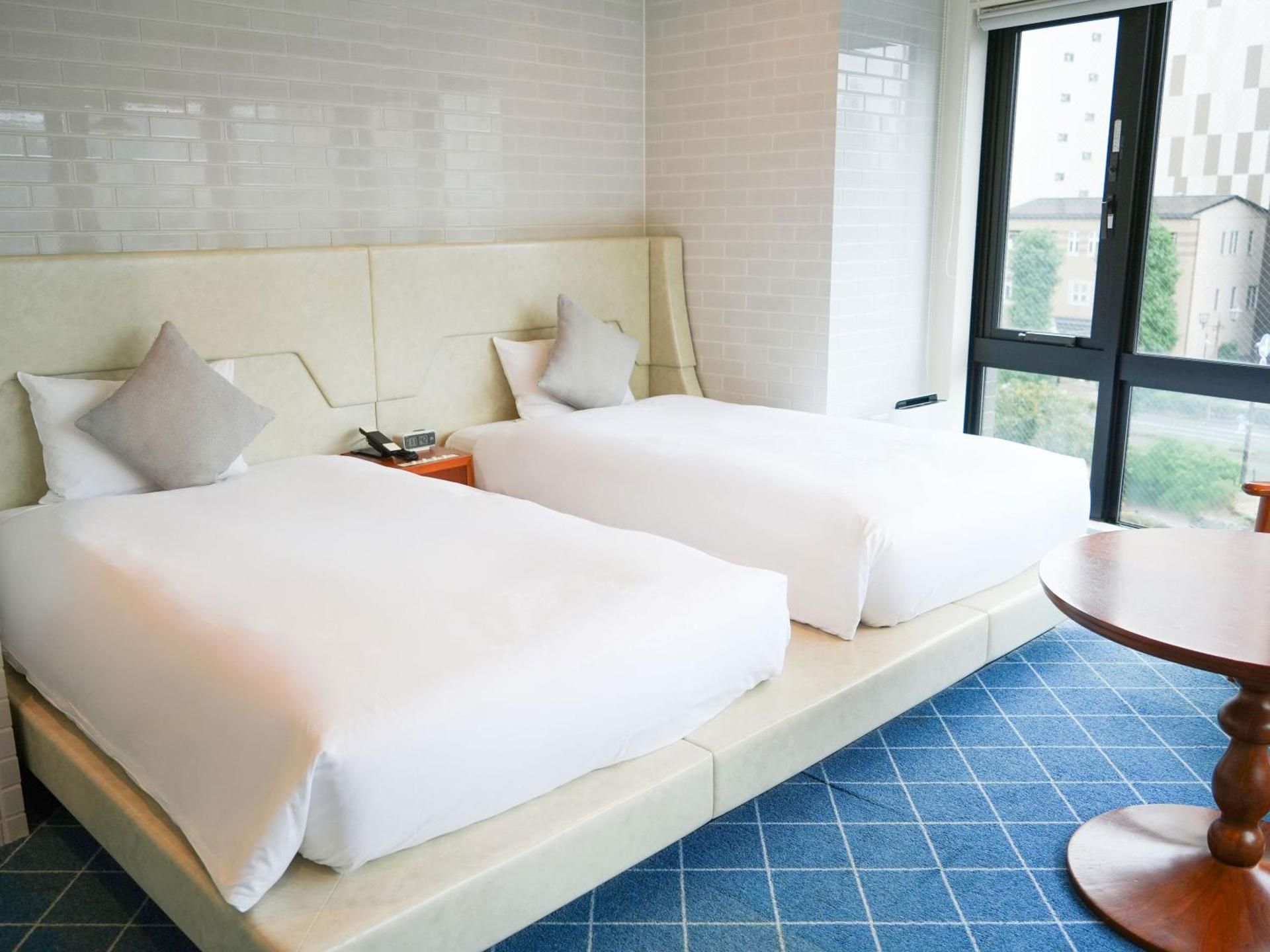 Corner Double Room - Non-Smoking