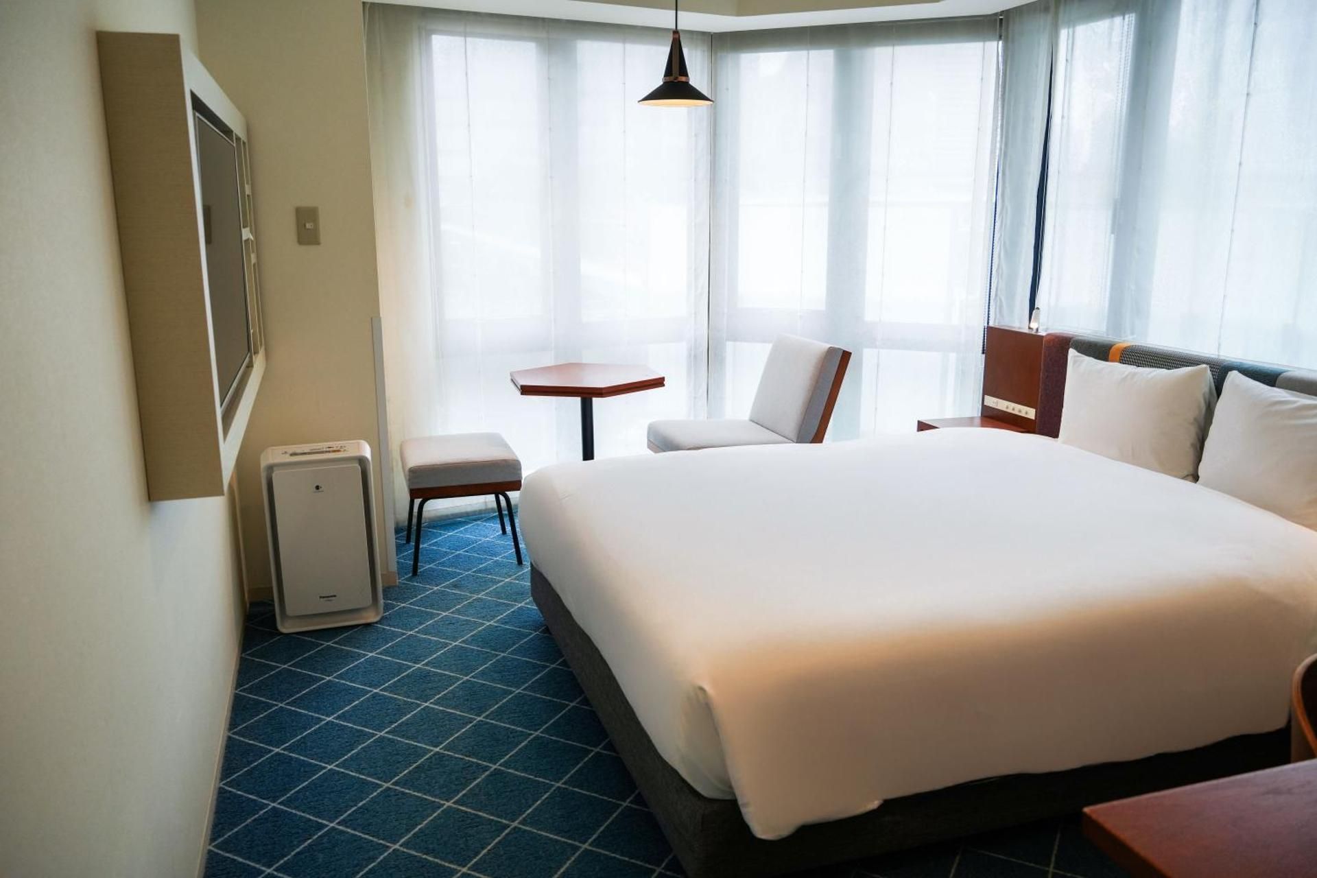 Corner Double Room - Non-Smoking
