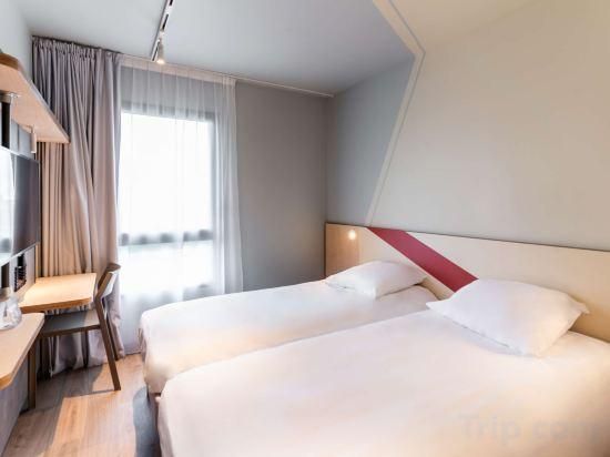 Standard Room - 1 double bed - possible to convert to twin