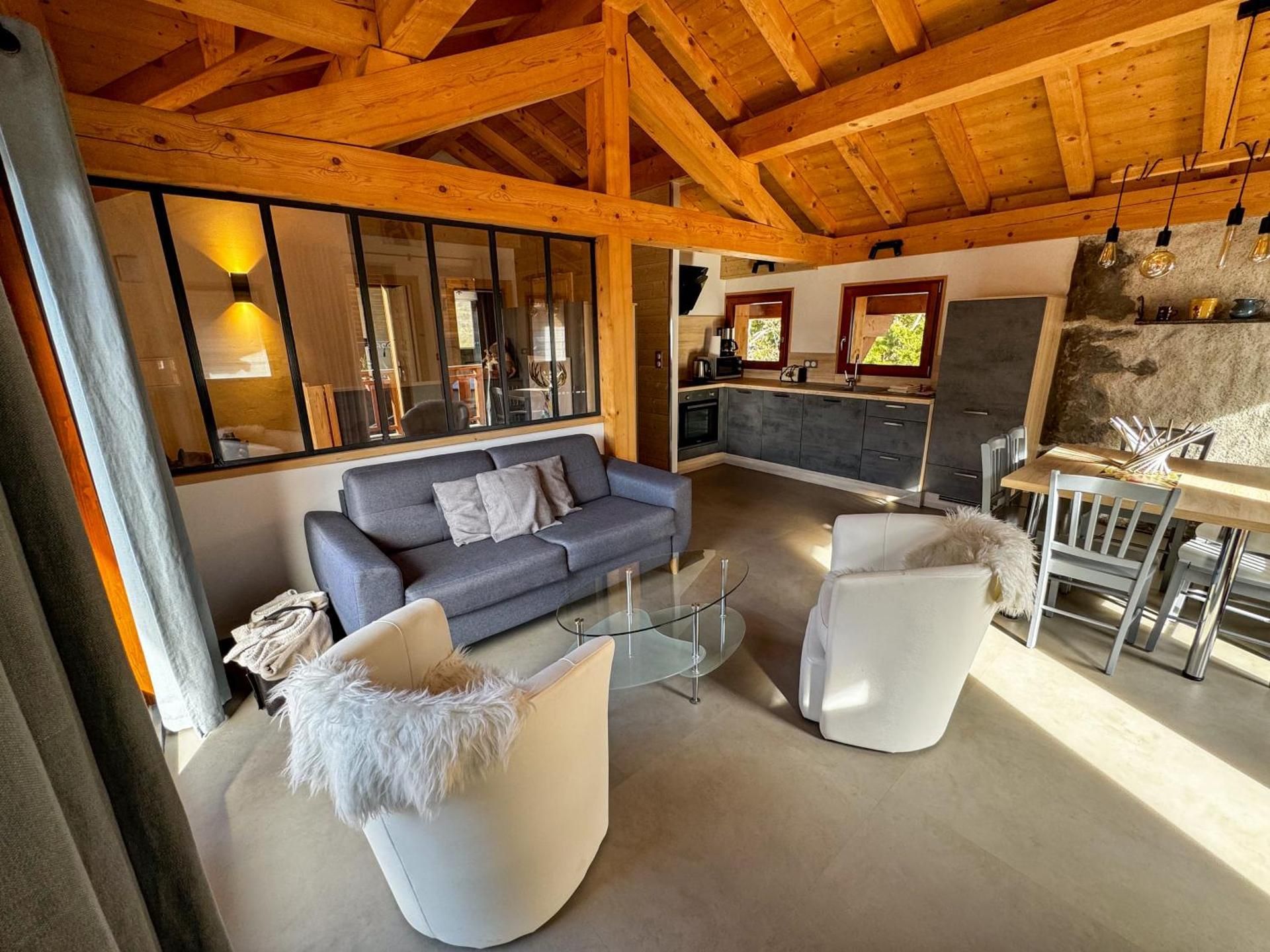 Apartment with Balcony - Annex