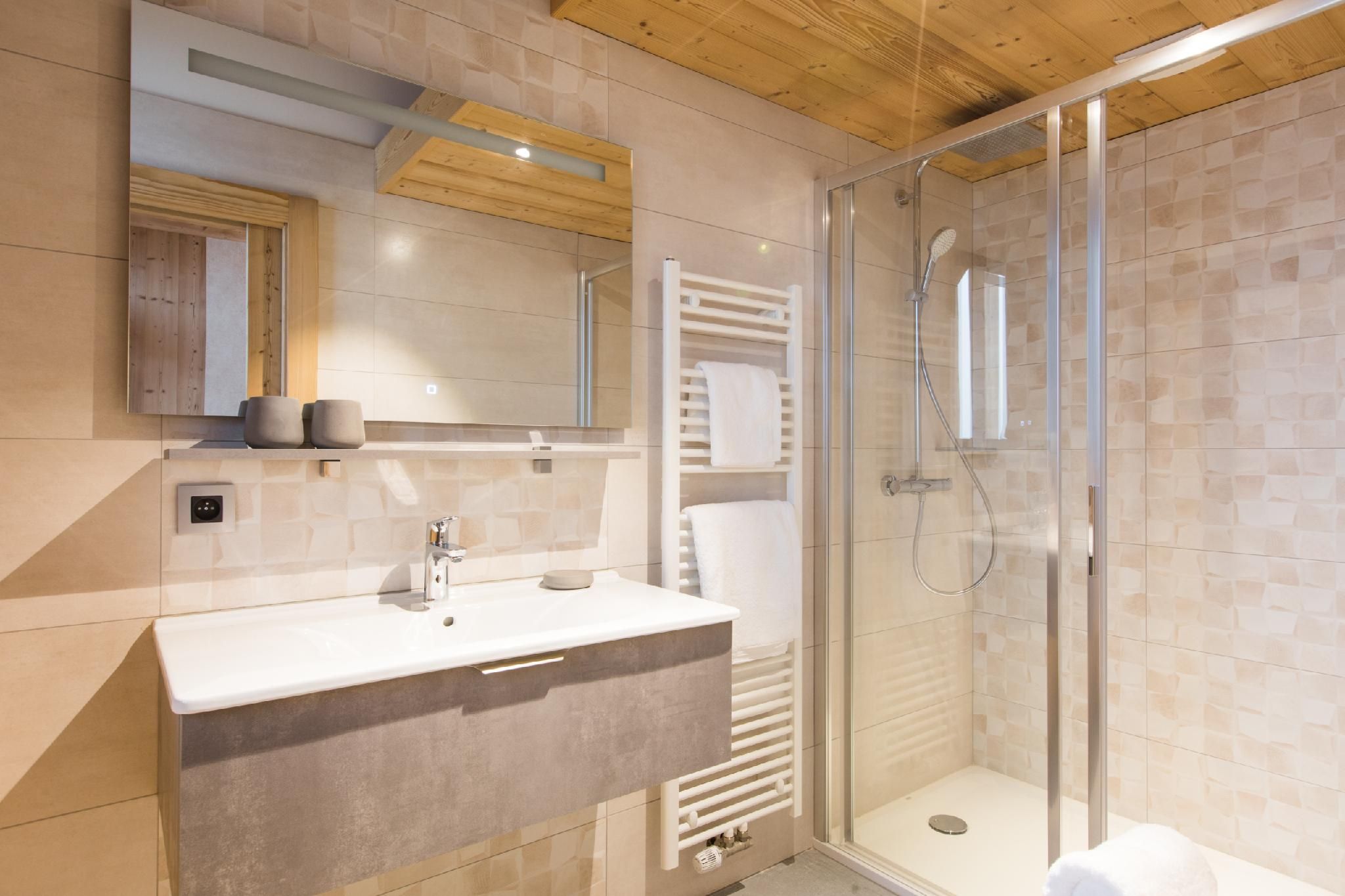 Ressachaux-Double-Supérieure-SDB privée avec douche-Vue sur Montagne
