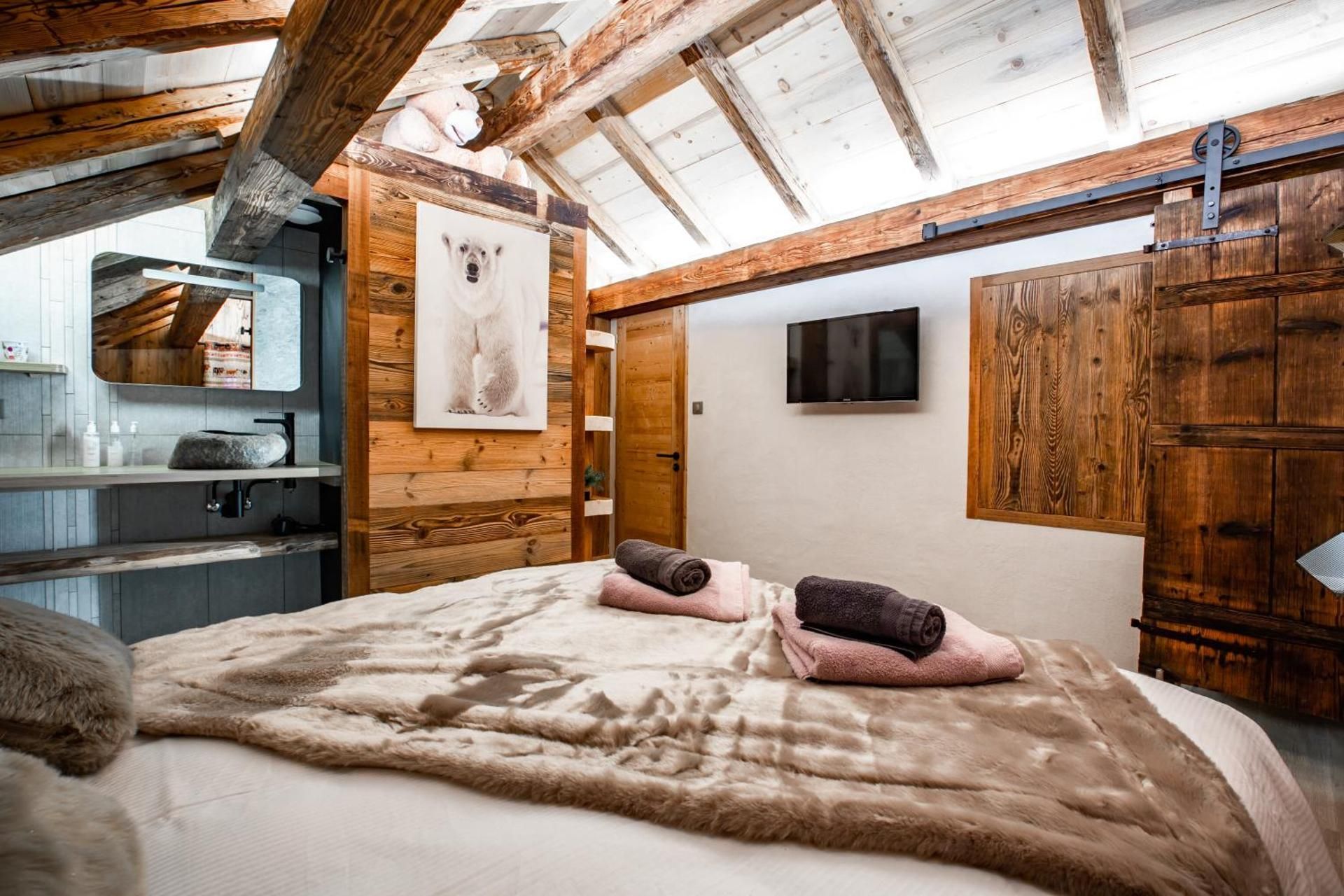 Deluxe Apartment