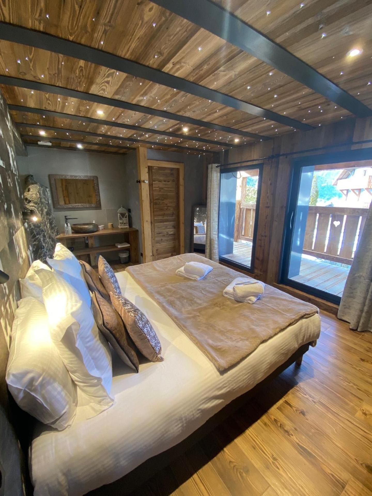 Deluxe Double Room with Shower