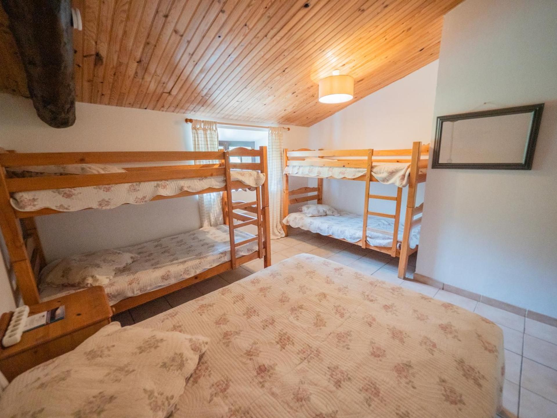 6-Bed Mixed Dormitory Room