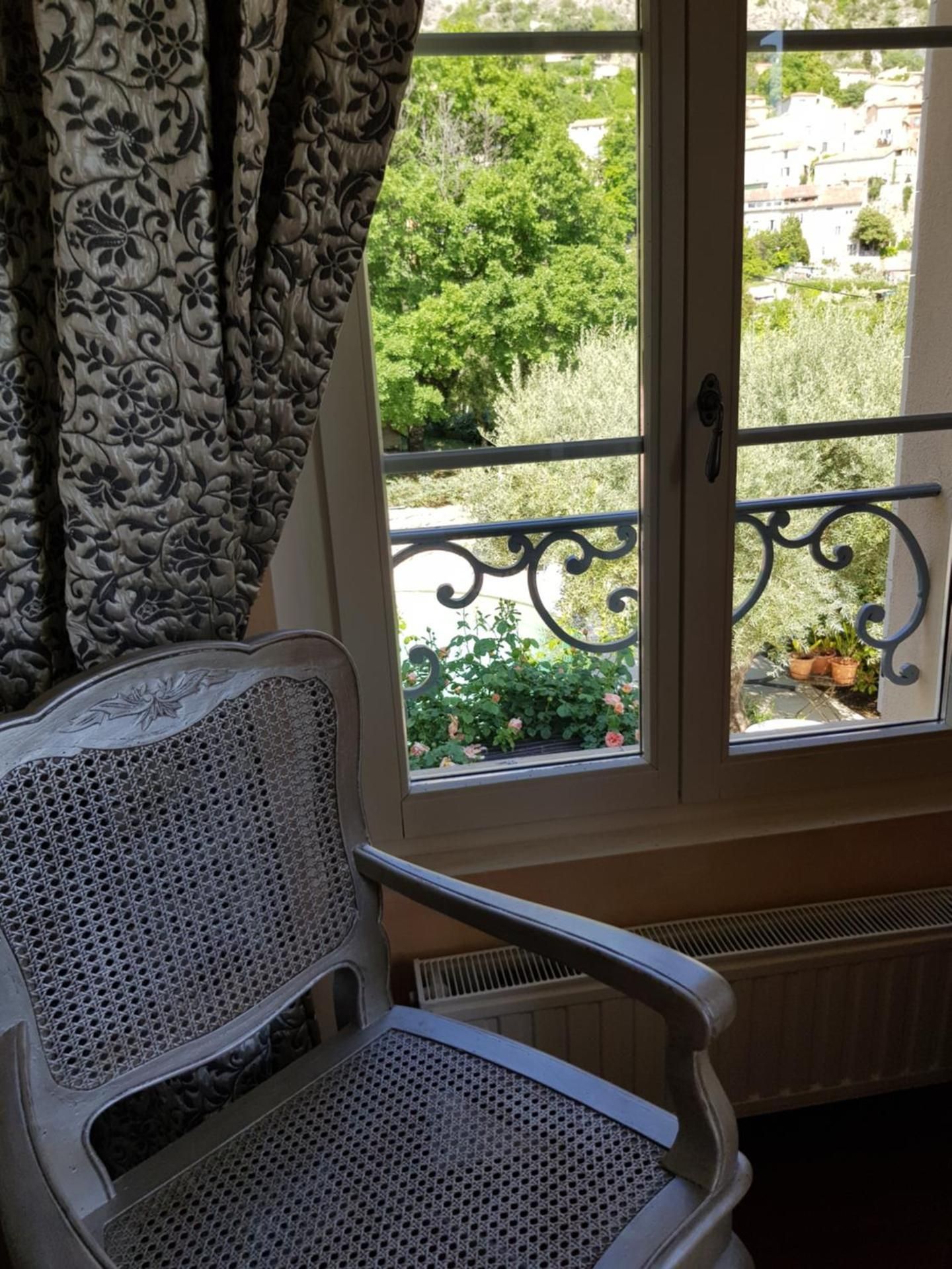 Queen Room with Pool View