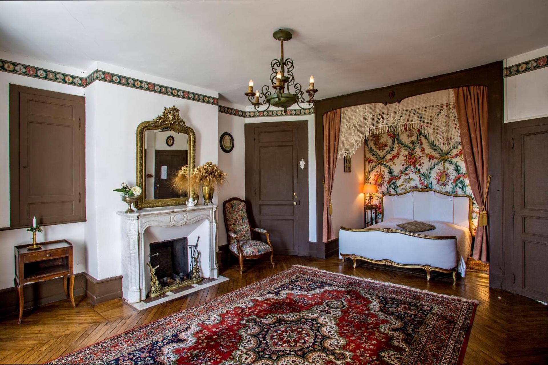 Suite with Mountain View