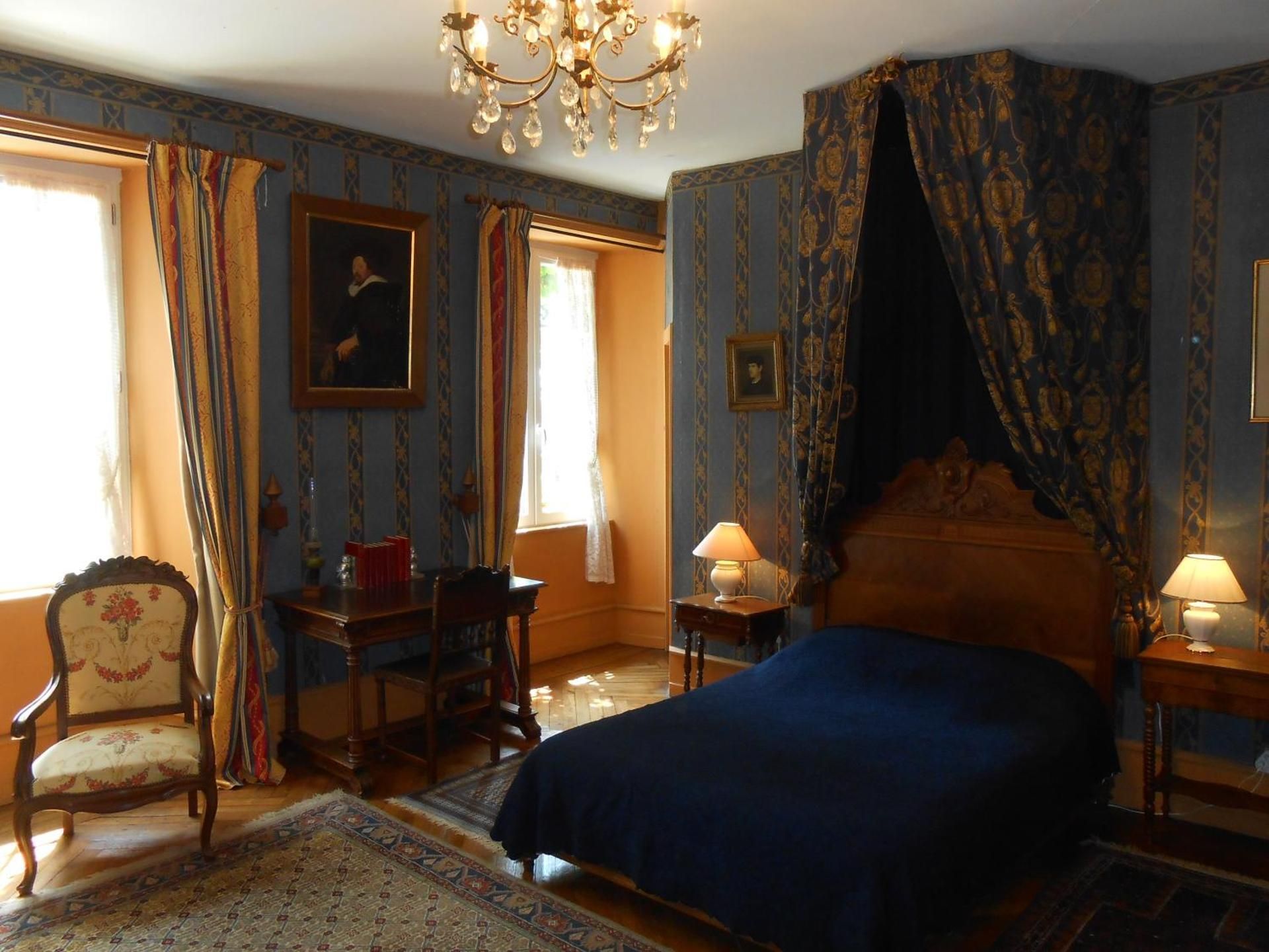 Suite with Mountain View