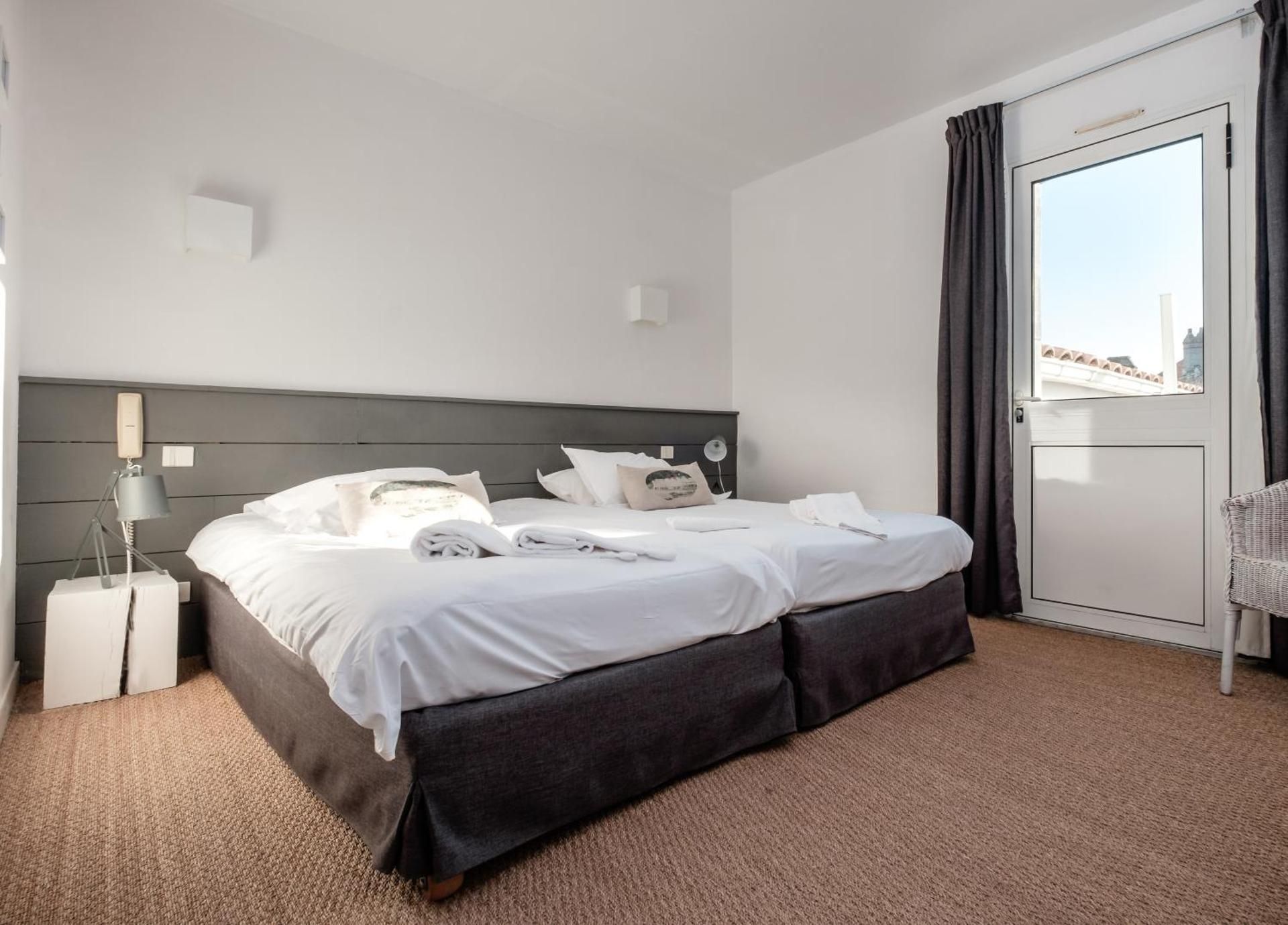 Superior Double Room with Pool View