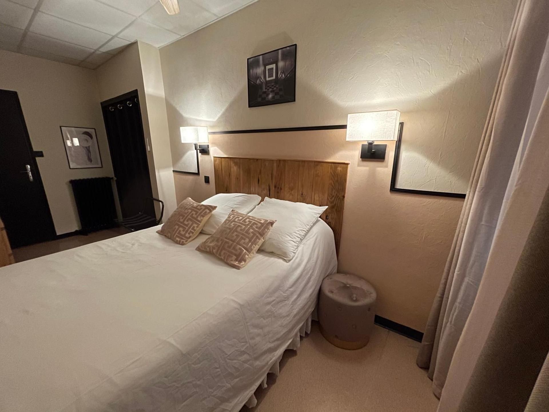 Standard Double Room with Shared Bathroom