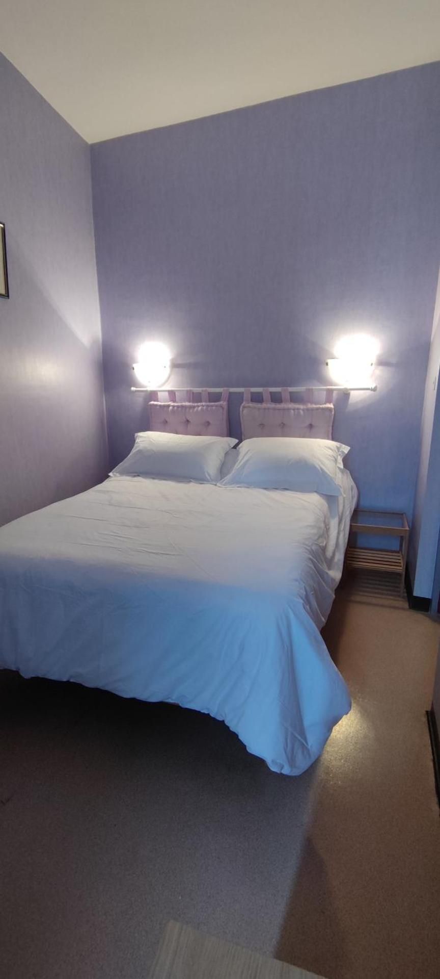 Standard Single Room with Shared Bathroom