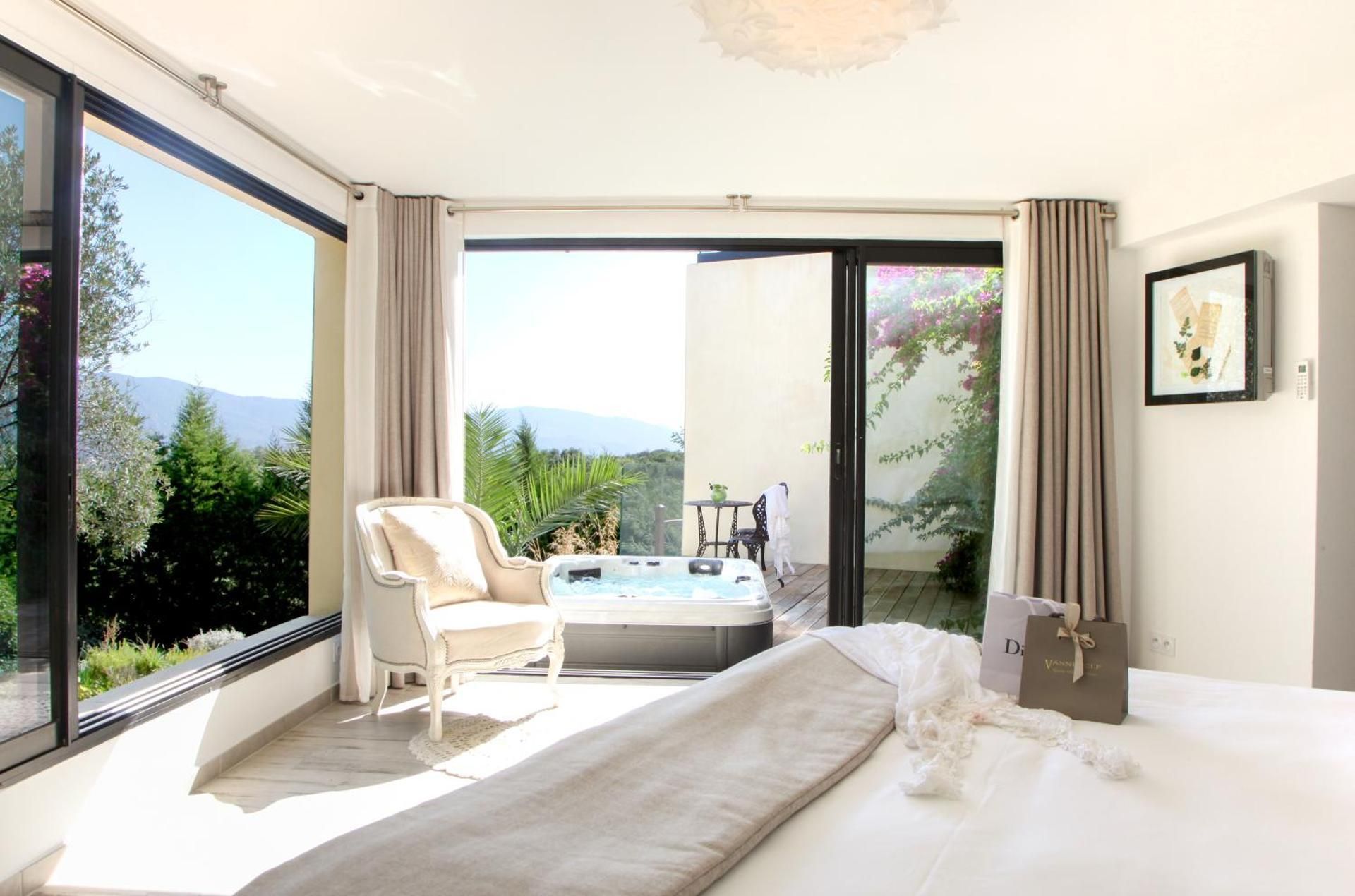 Junior Suite avec Terrasse et Jacuzzi