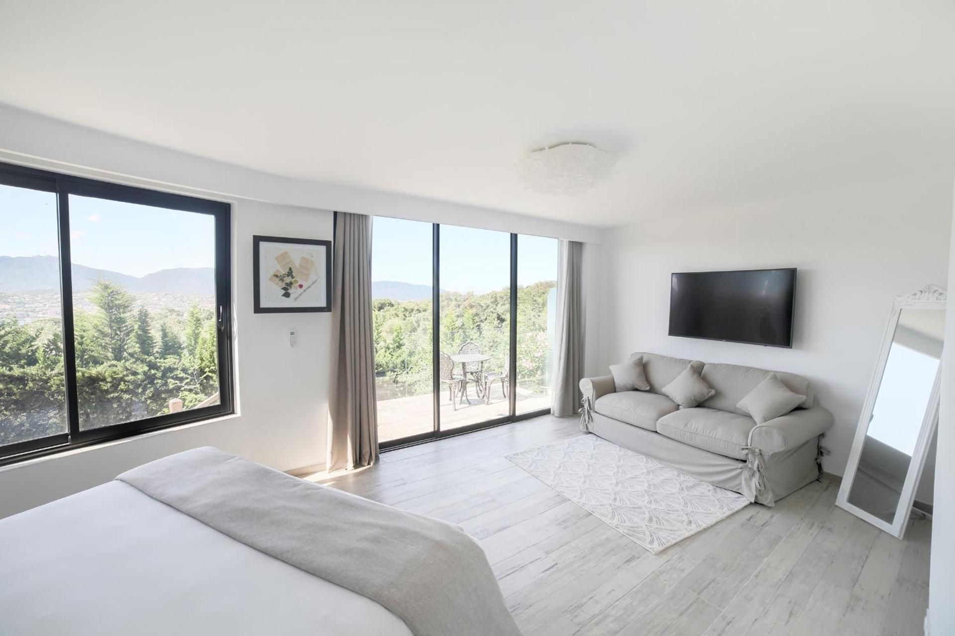 Family Room with Sea View