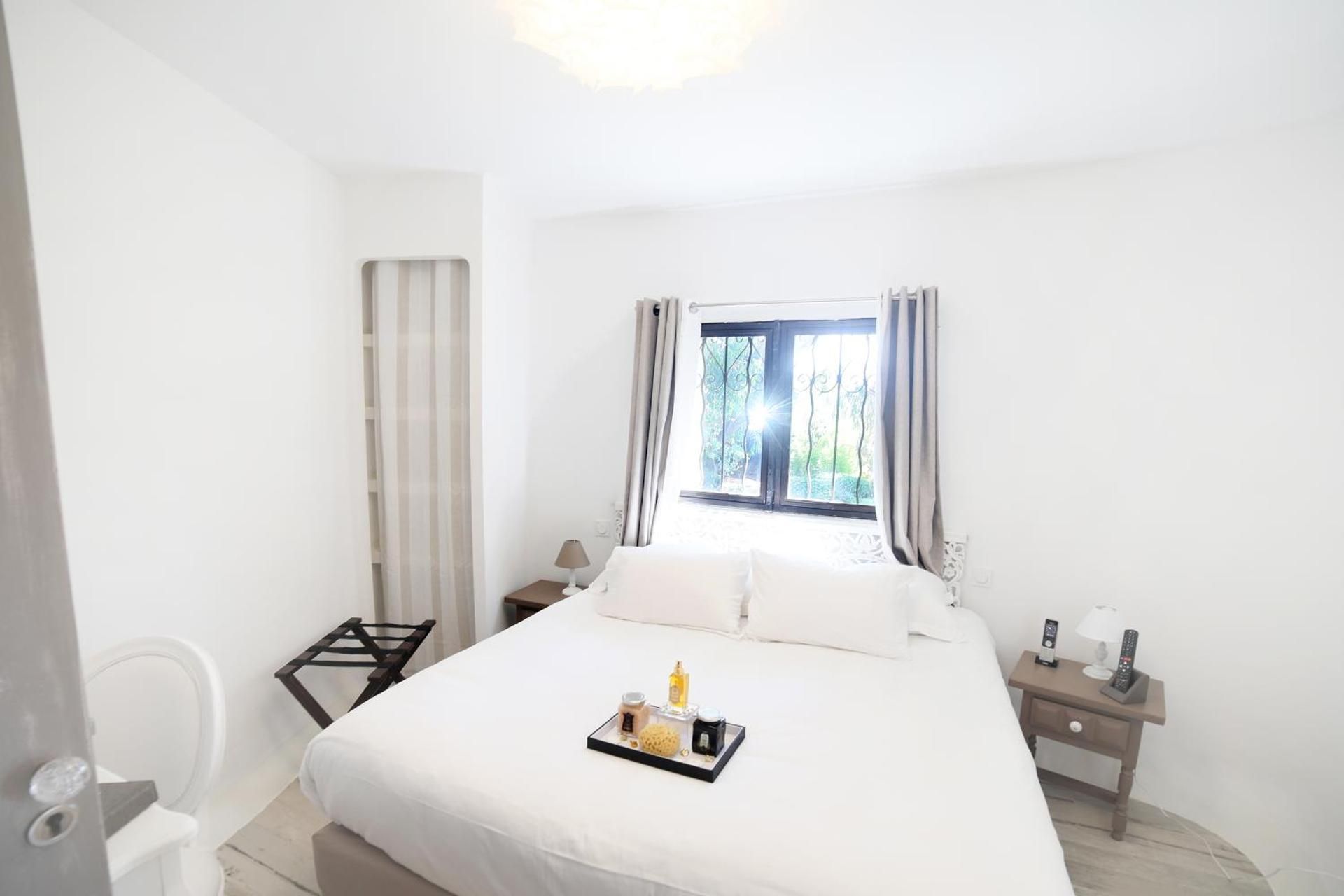 Chambre Classique avec Terrasse et Jacuzzi