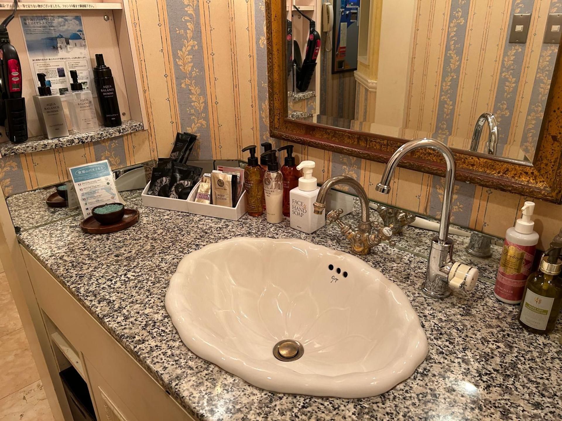 Quadruple Room with Private Bathroom