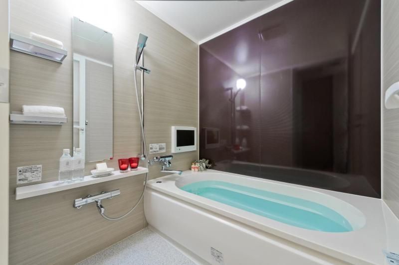 Double Room with Private Bathroom - Check in at 22:00 - Check out at 11:00