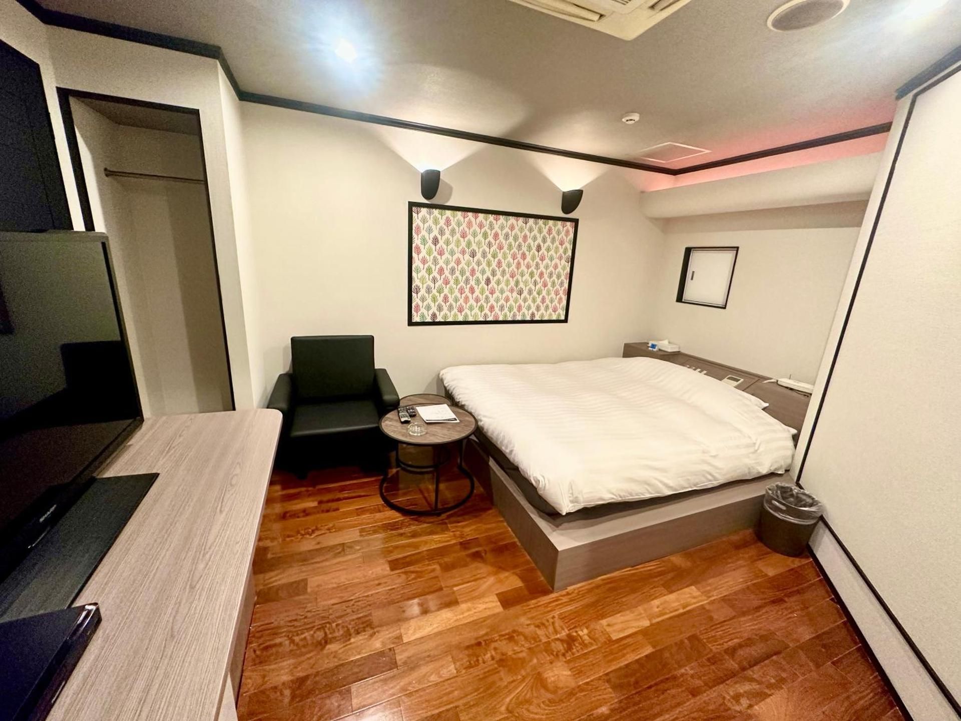 Standard Queen Room