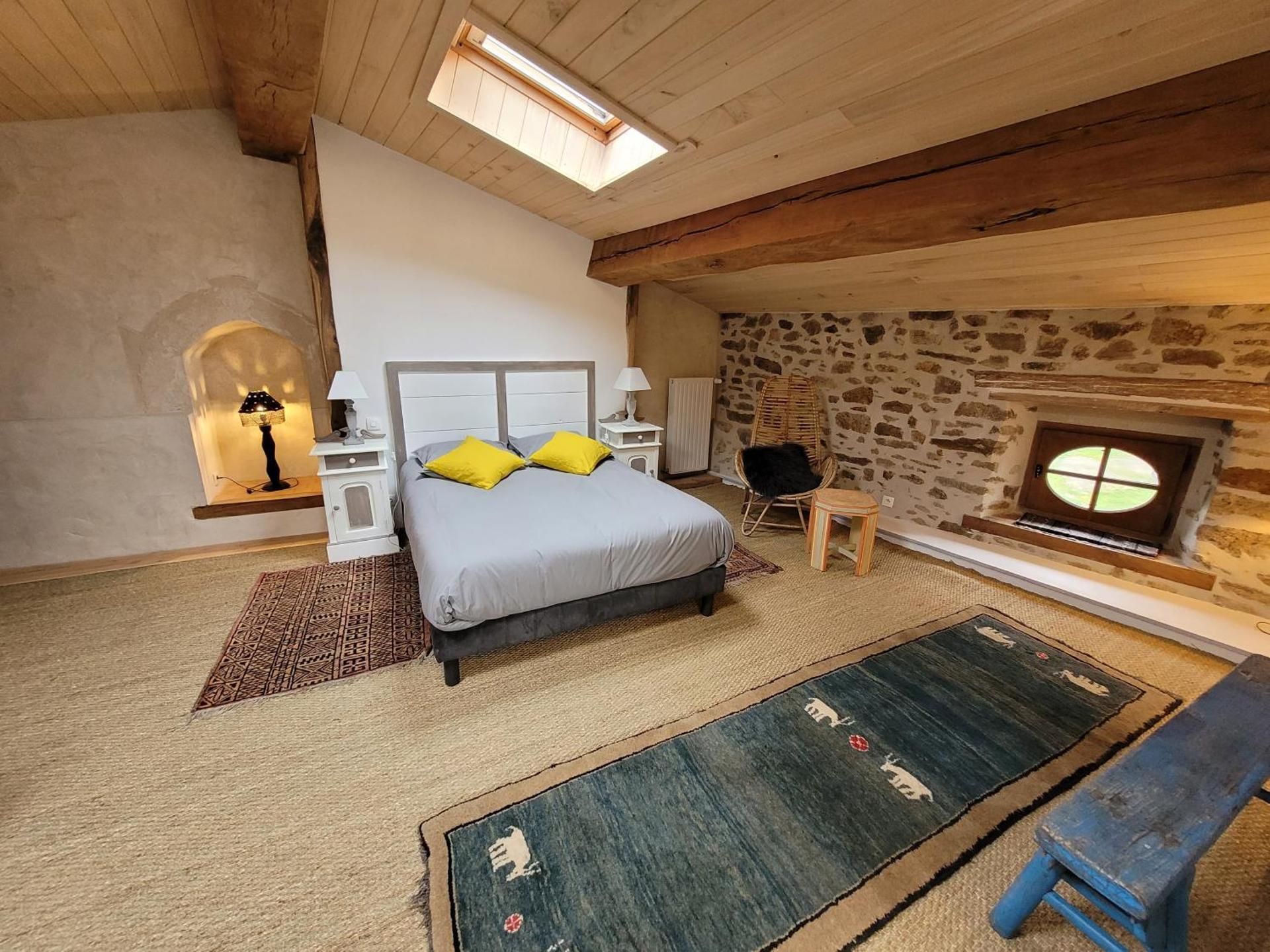 Deluxe Room (2 Adults + 1 Child)